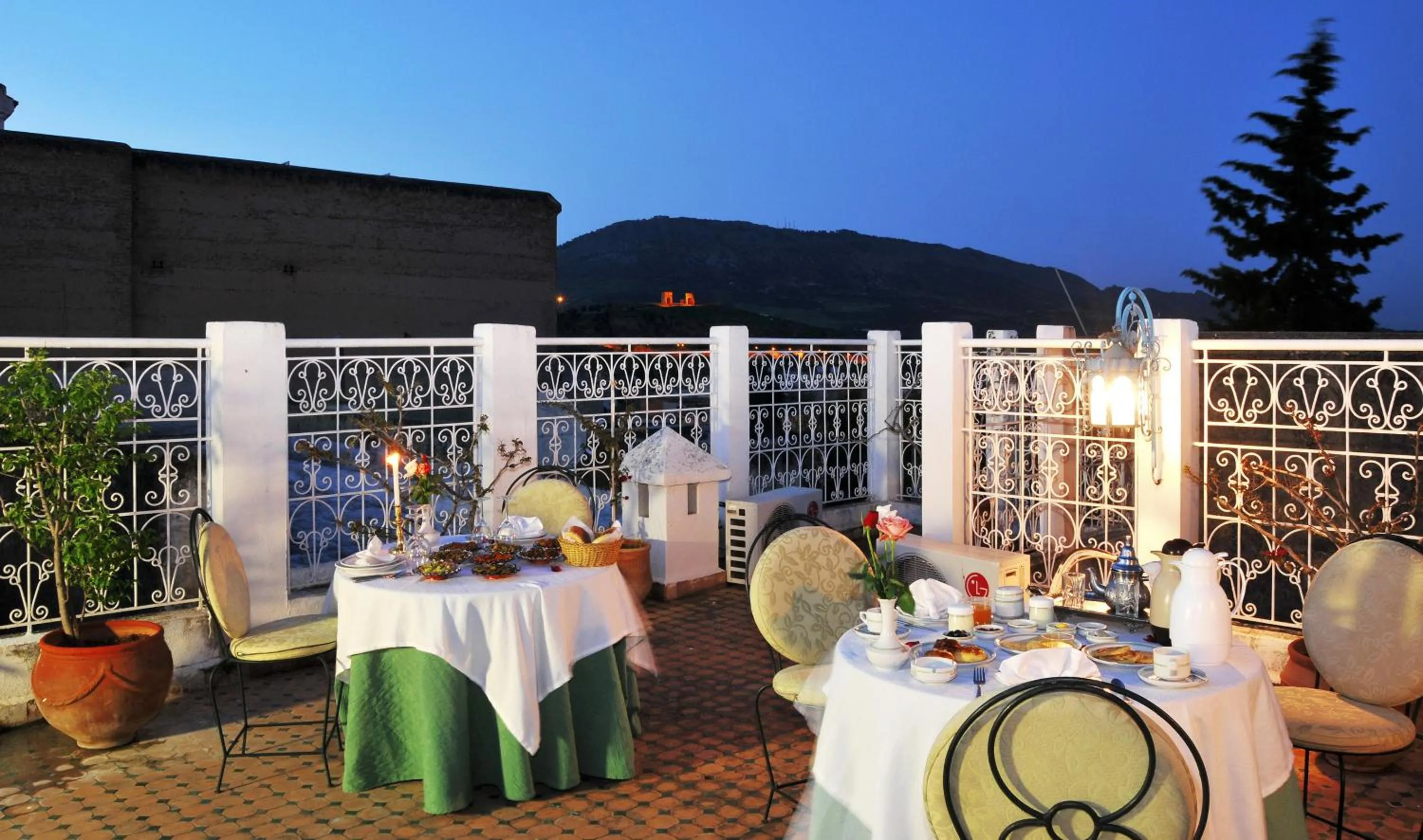 Restaurant/places to eat in Riad Myra