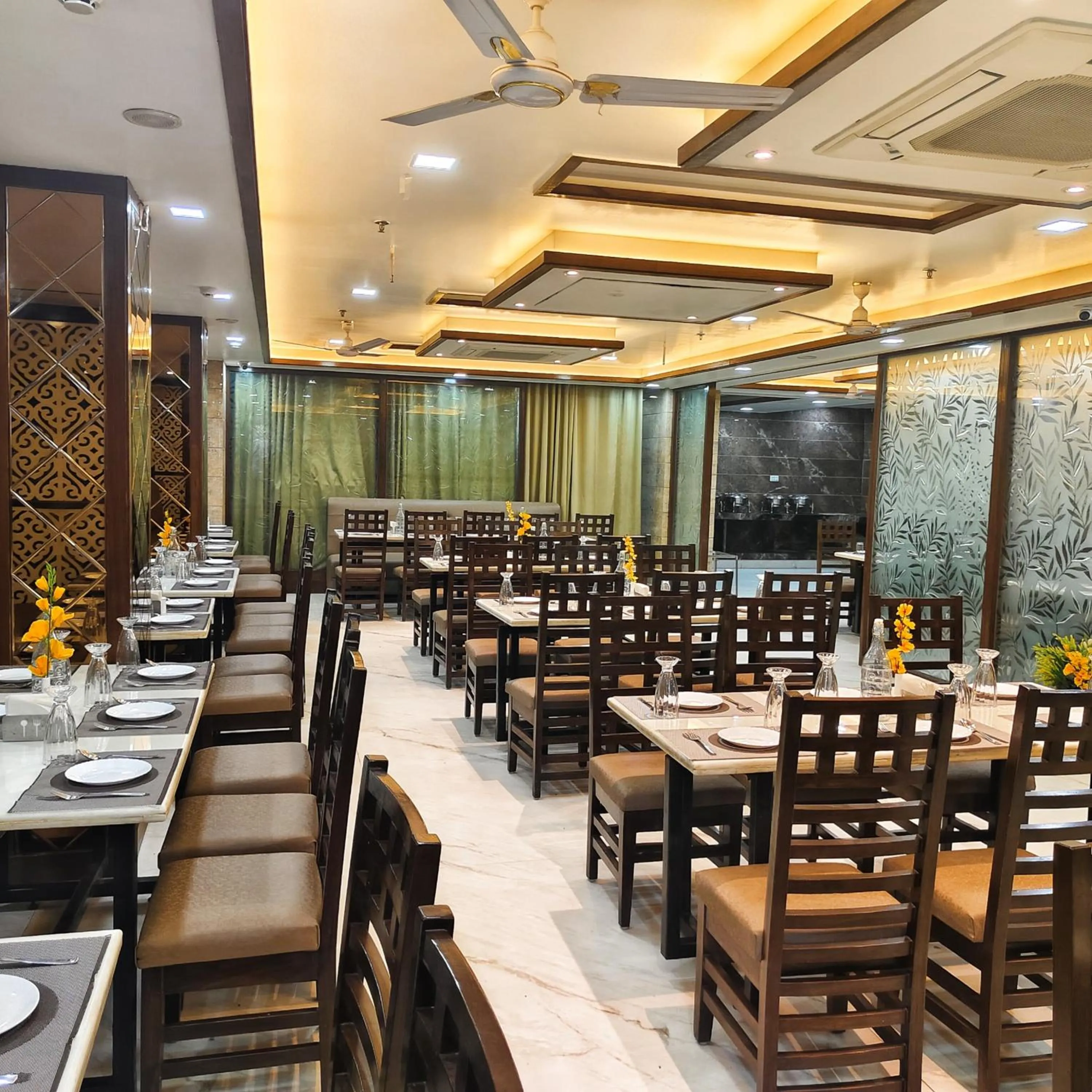 Restaurant/places to eat in Rich Grand Hotel