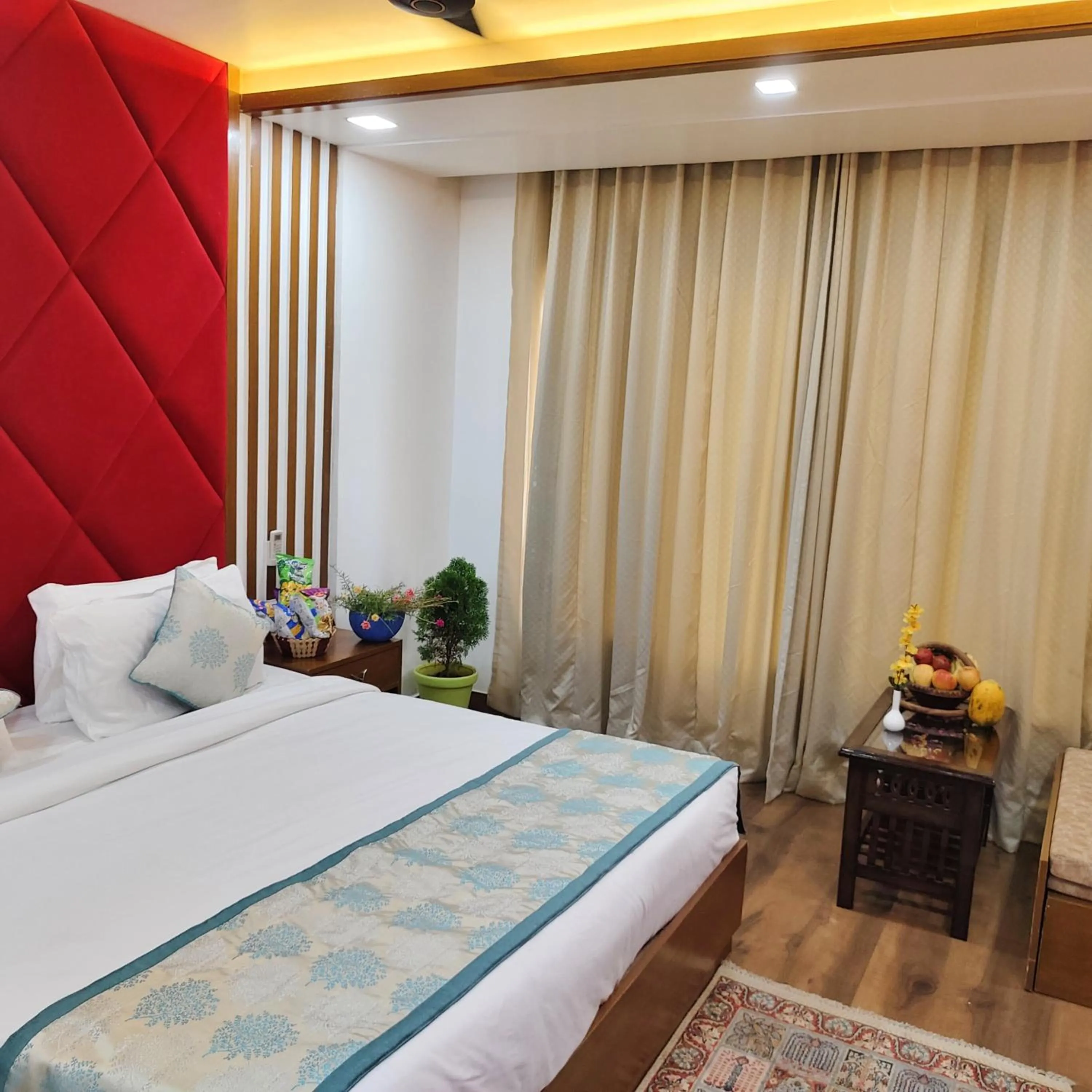 Bedroom, Bed in Rich Grand Hotel