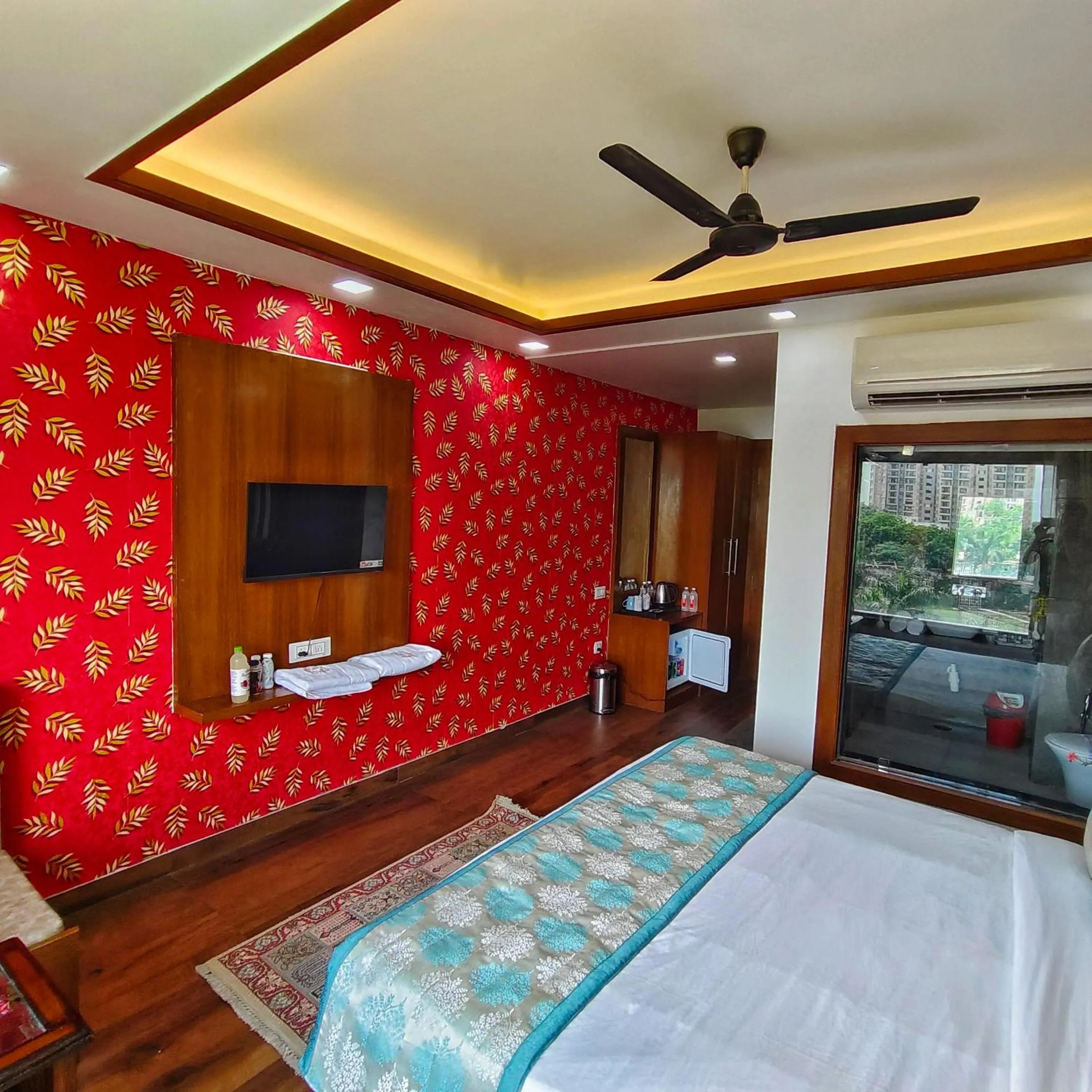 Bedroom, Bed in Rich Grand Hotel