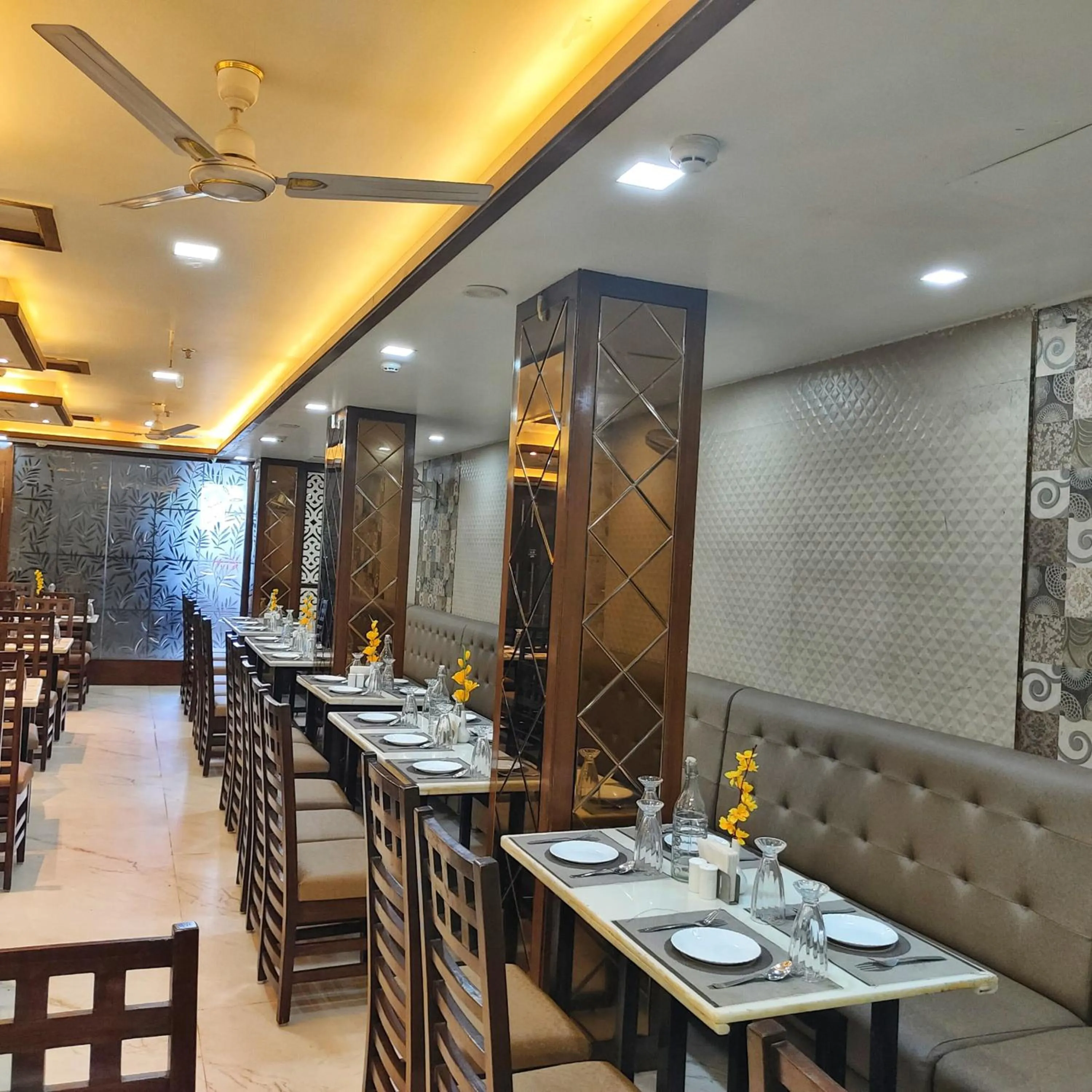 Restaurant/places to eat in Rich Grand Hotel