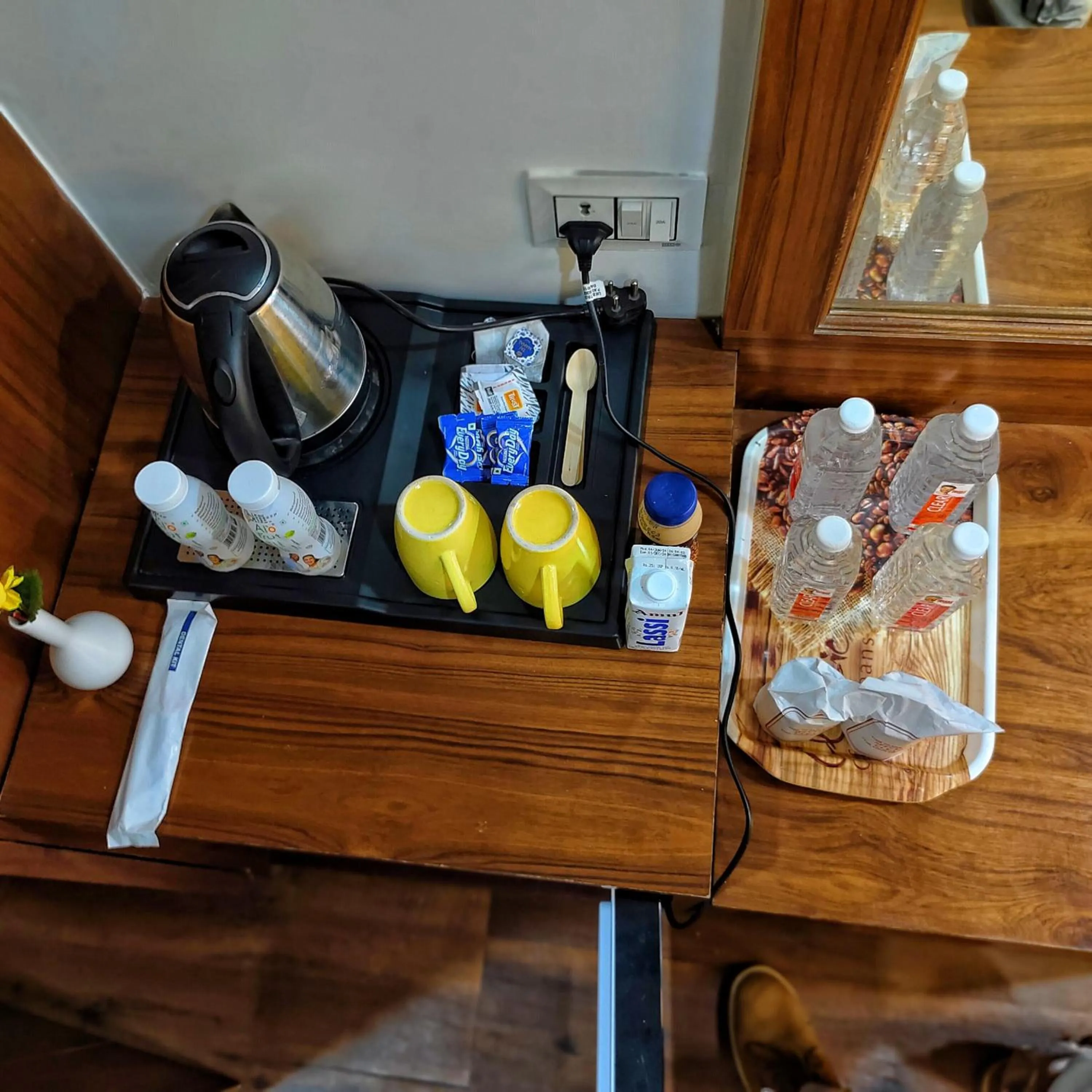 Coffee/tea facilities in Rich Grand Hotel