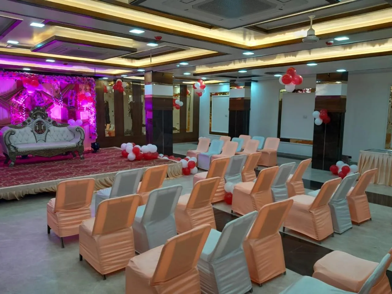 Banquet/Function facilities in Rich Grand Hotel