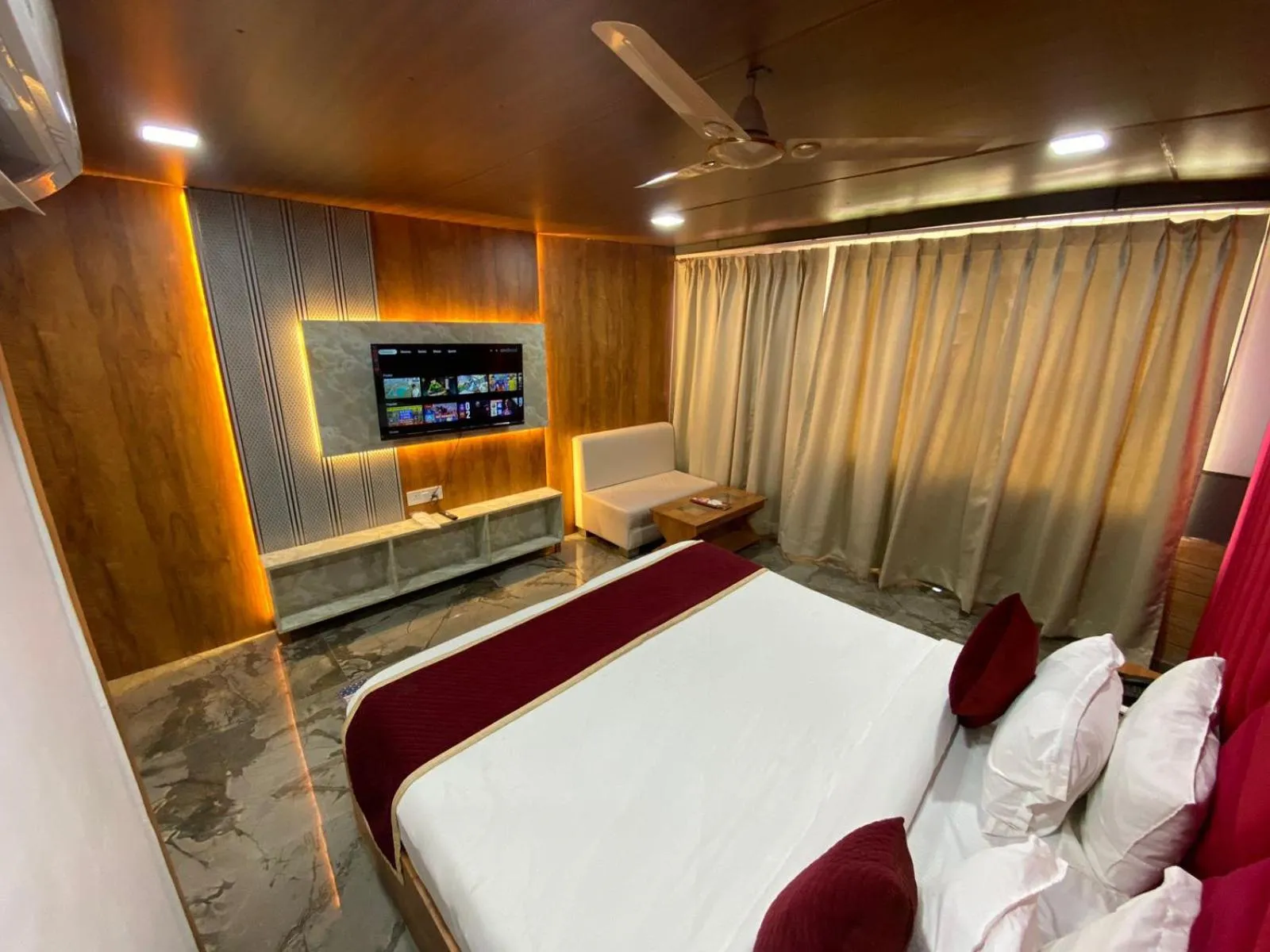 Bed in Rich Grand Hotel