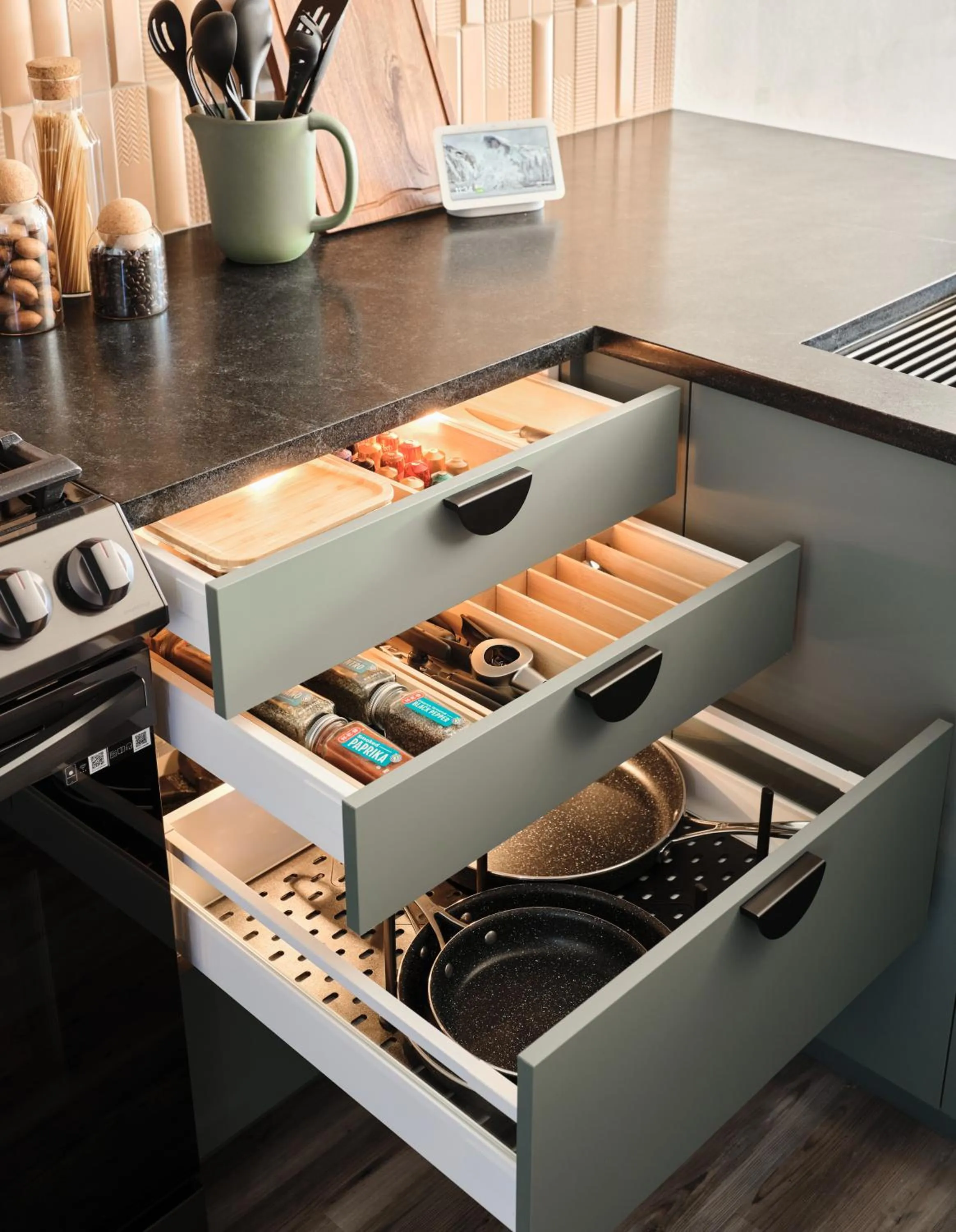 Kitchen or kitchenette in Midcentury Couples Designer Loft - Casa Tuya