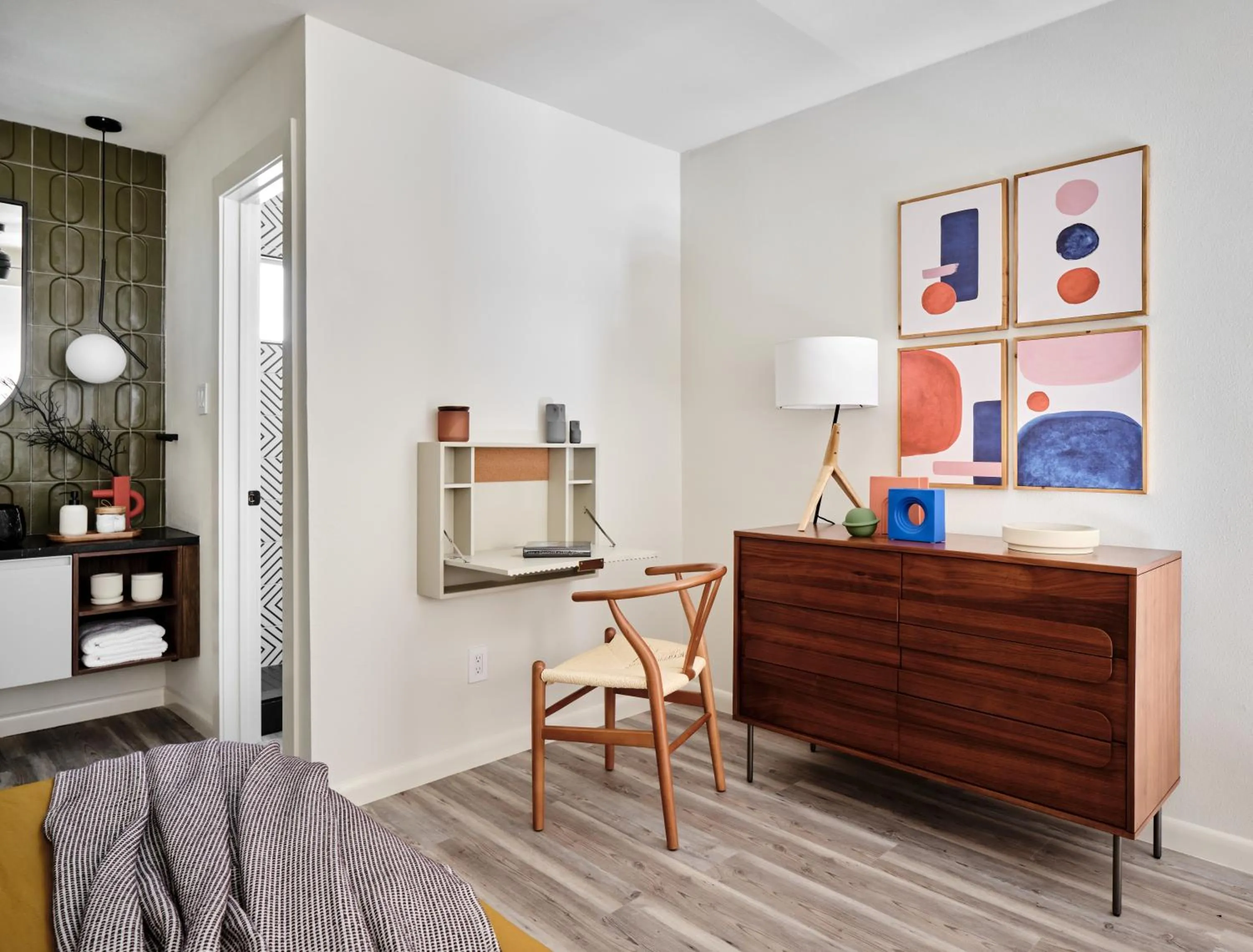 Bedroom in Midcentury Couples Designer Loft - Casa Tuya