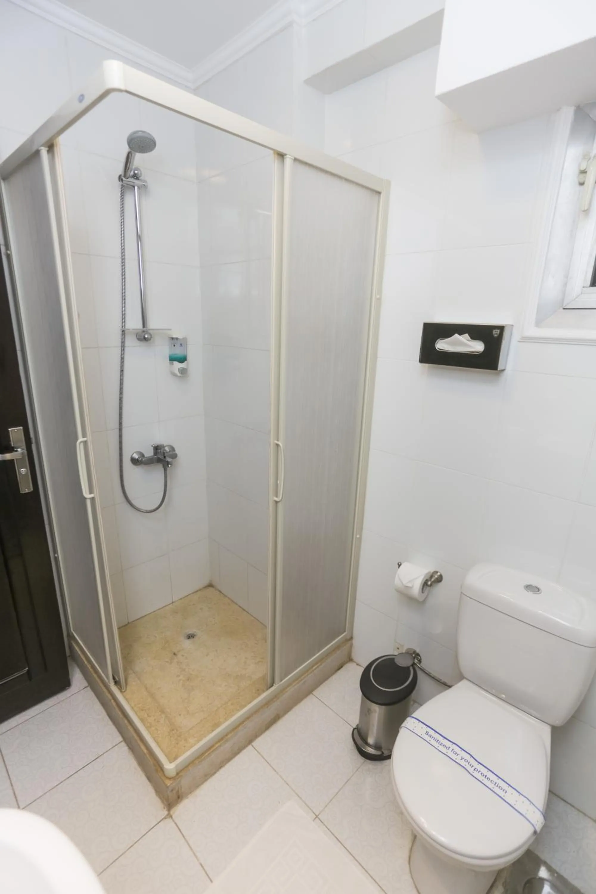 Shower in Jawhara Inn Hotel - فندق الجوهرة سفاجا