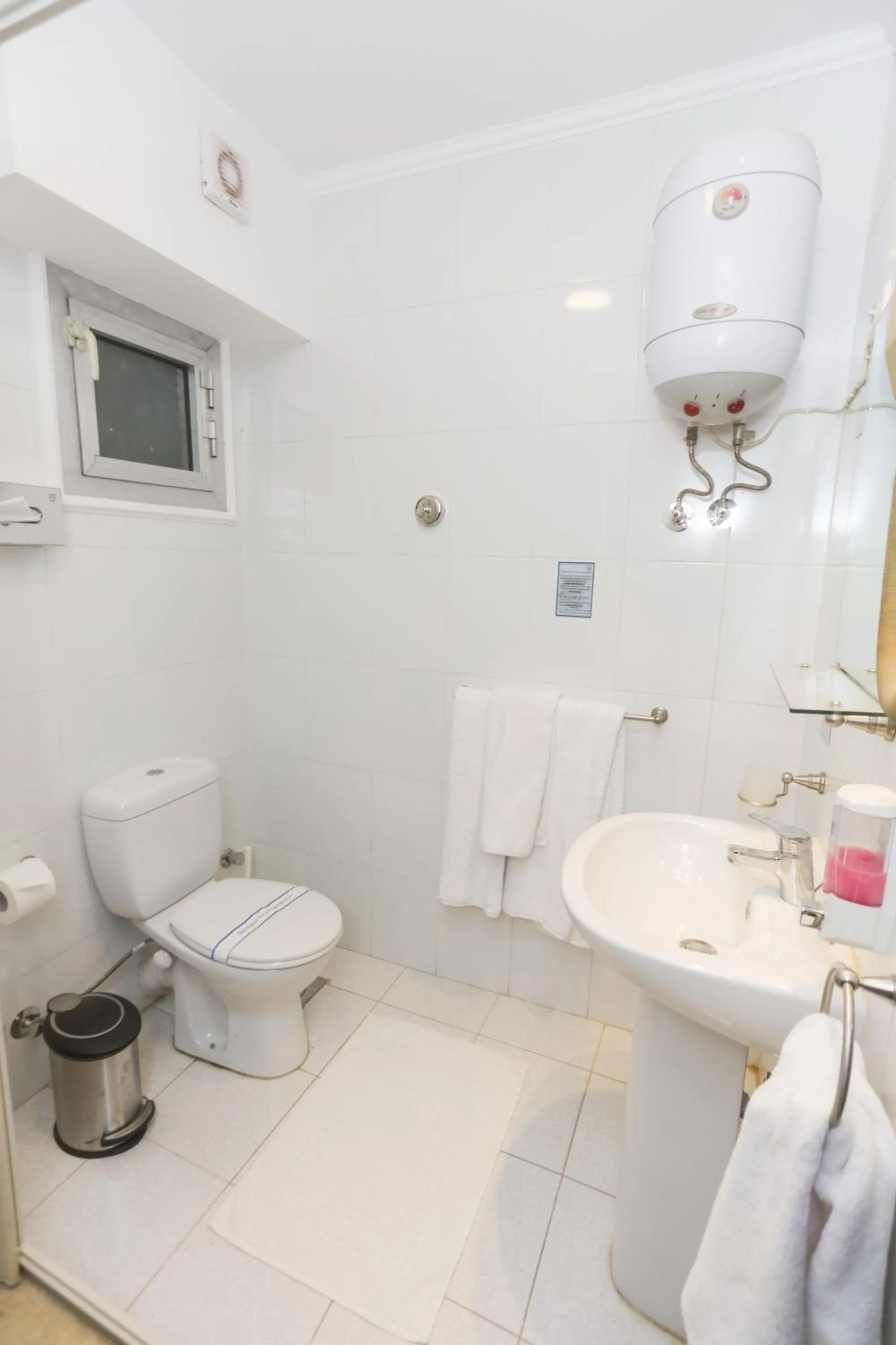 Toilet in Jawhara Inn Hotel - فندق الجوهرة سفاجا