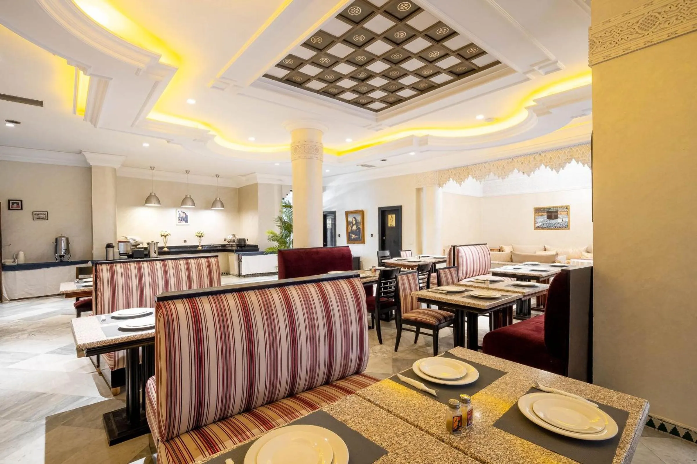 Restaurant/places to eat in Hotel Casablanca City Center