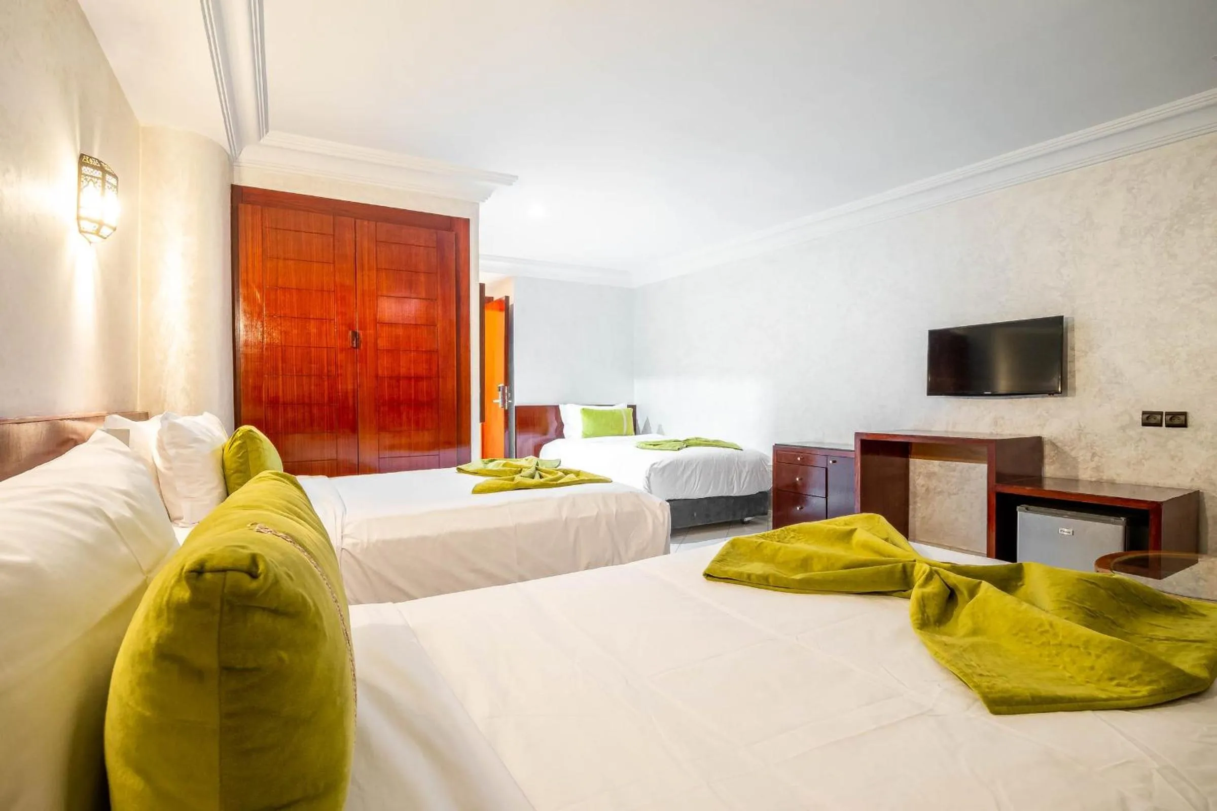 Communal lounge/ TV room, Bed in Hotel Casablanca City Center