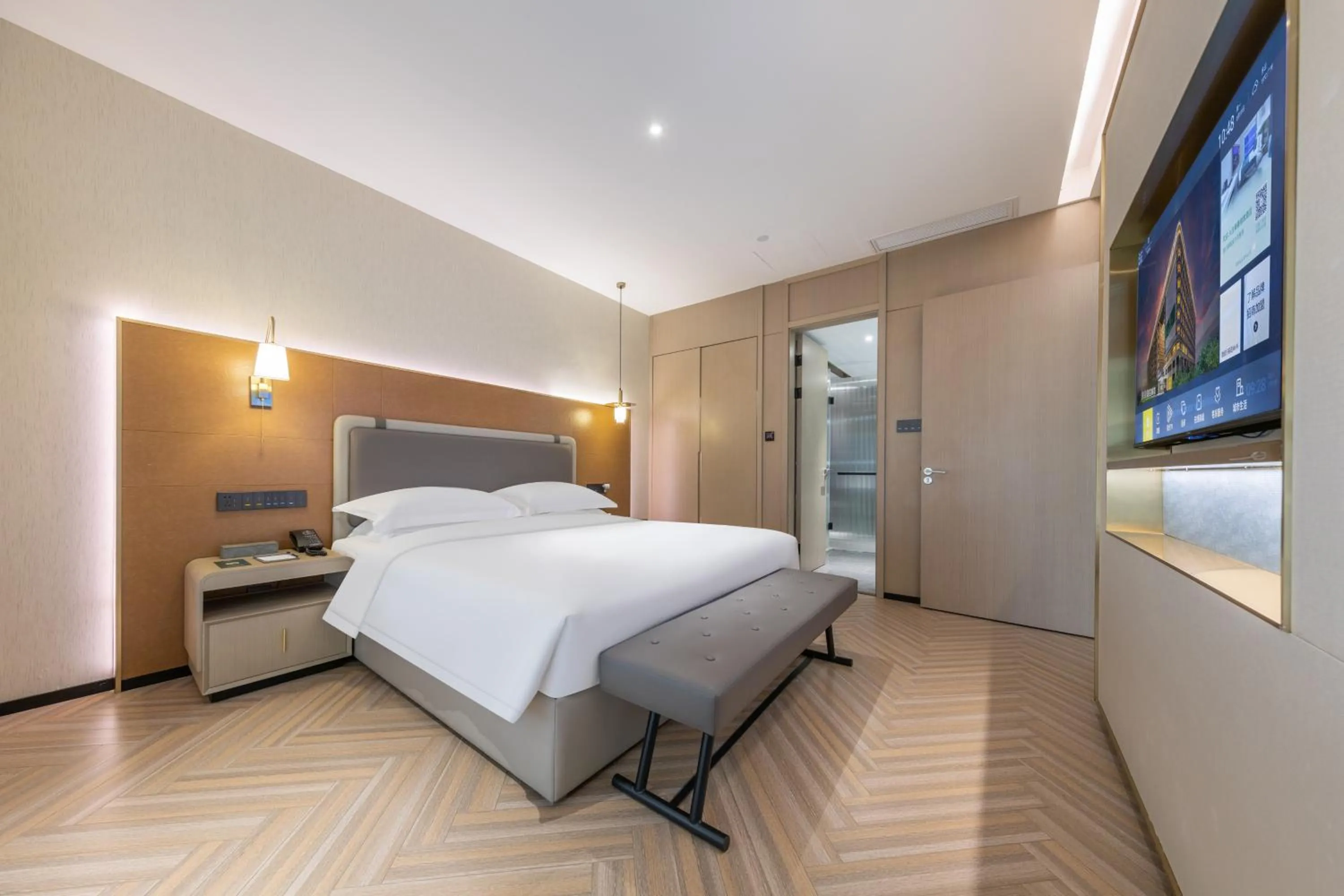 Photo of the whole room, Bed in Guangzhou Baiyun Airport MeHood Liz Hotel Free Shuttle Bus to Airport