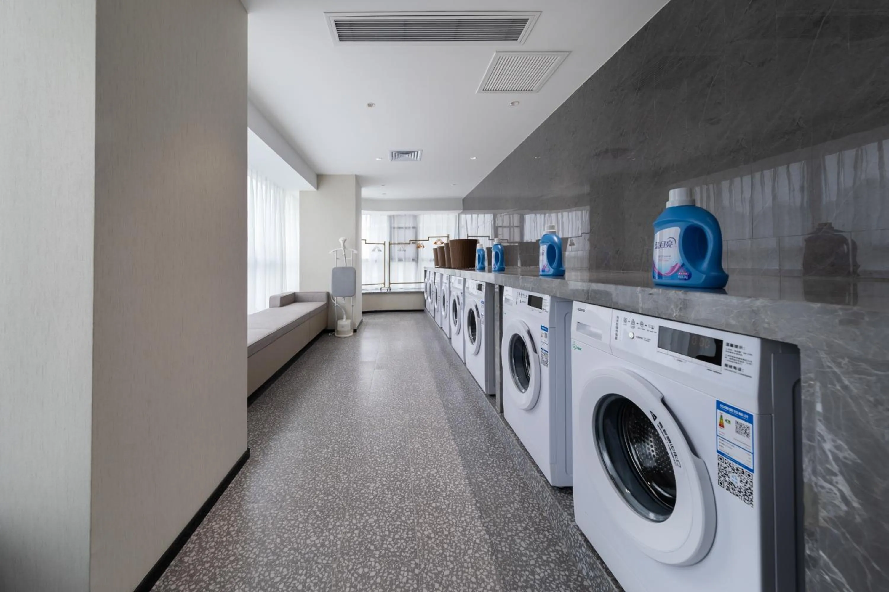 washing machine in Guangzhou Baiyun Airport MeHood Liz Hotel Free Shuttle Bus to Airport