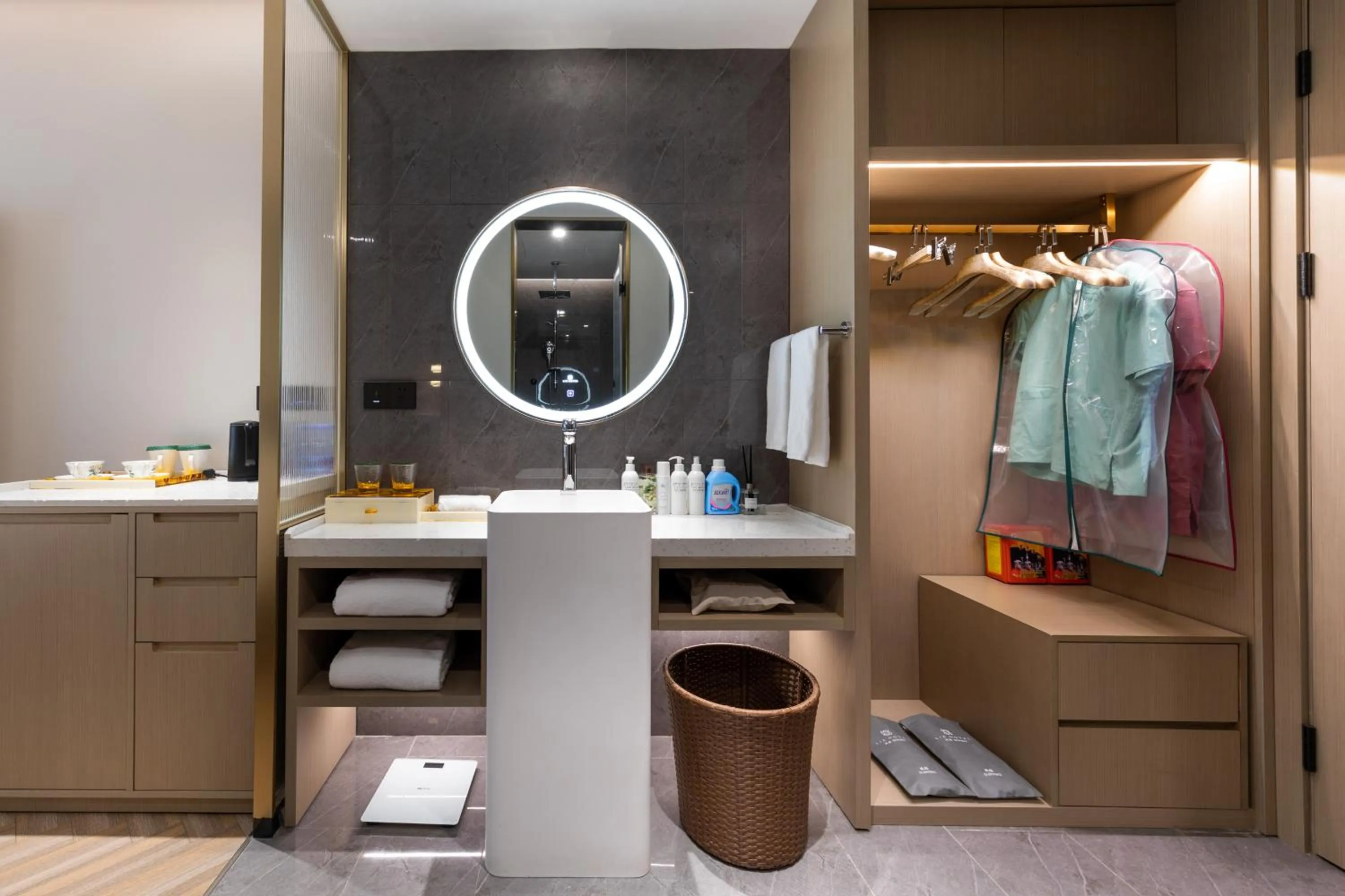 Photo of the whole room in Guangzhou Baiyun Airport MeHood Liz Hotel Free Shuttle Bus to Airport