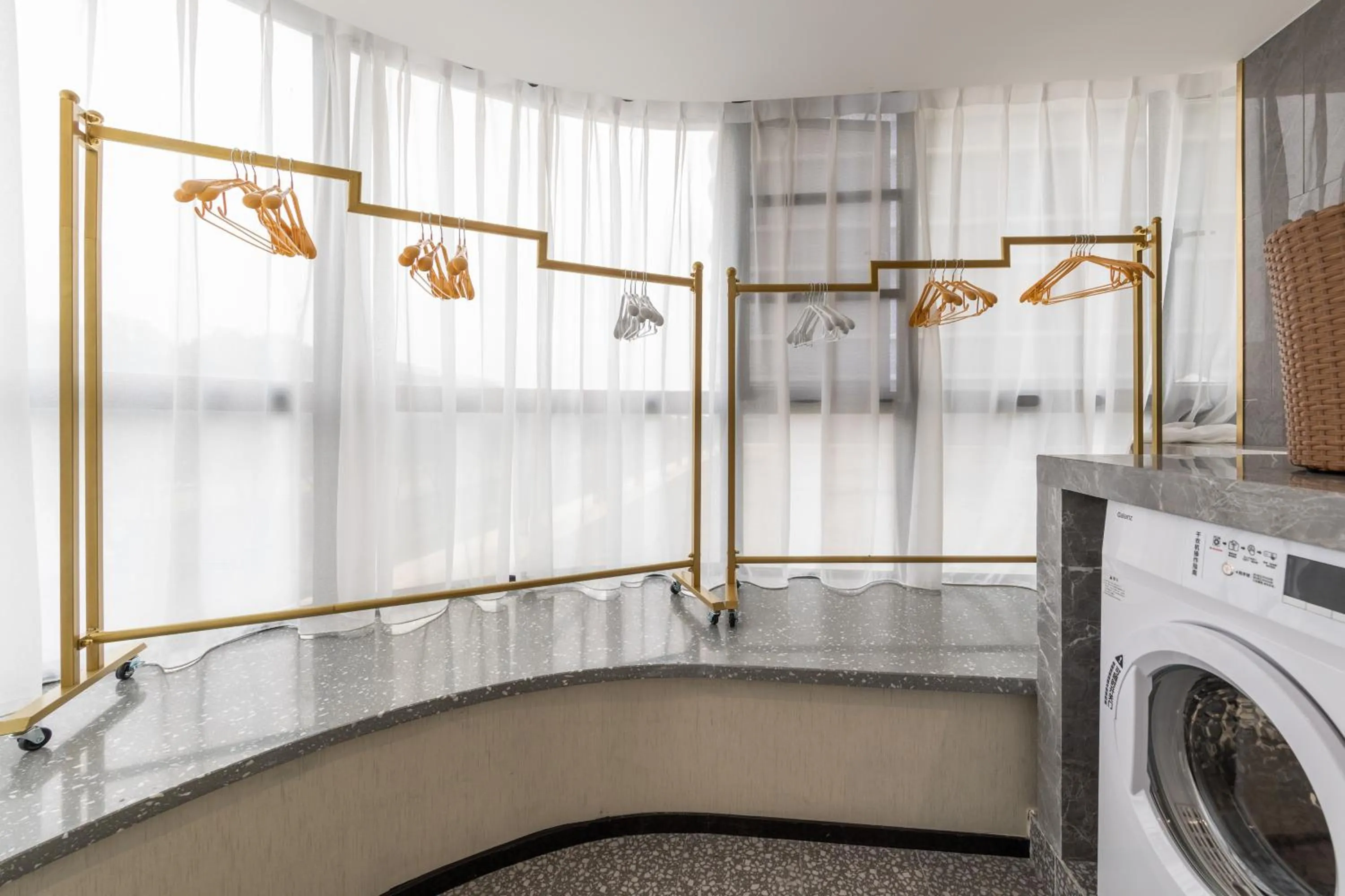 washing machine in Guangzhou Baiyun Airport MeHood Liz Hotel Free Shuttle Bus to Airport