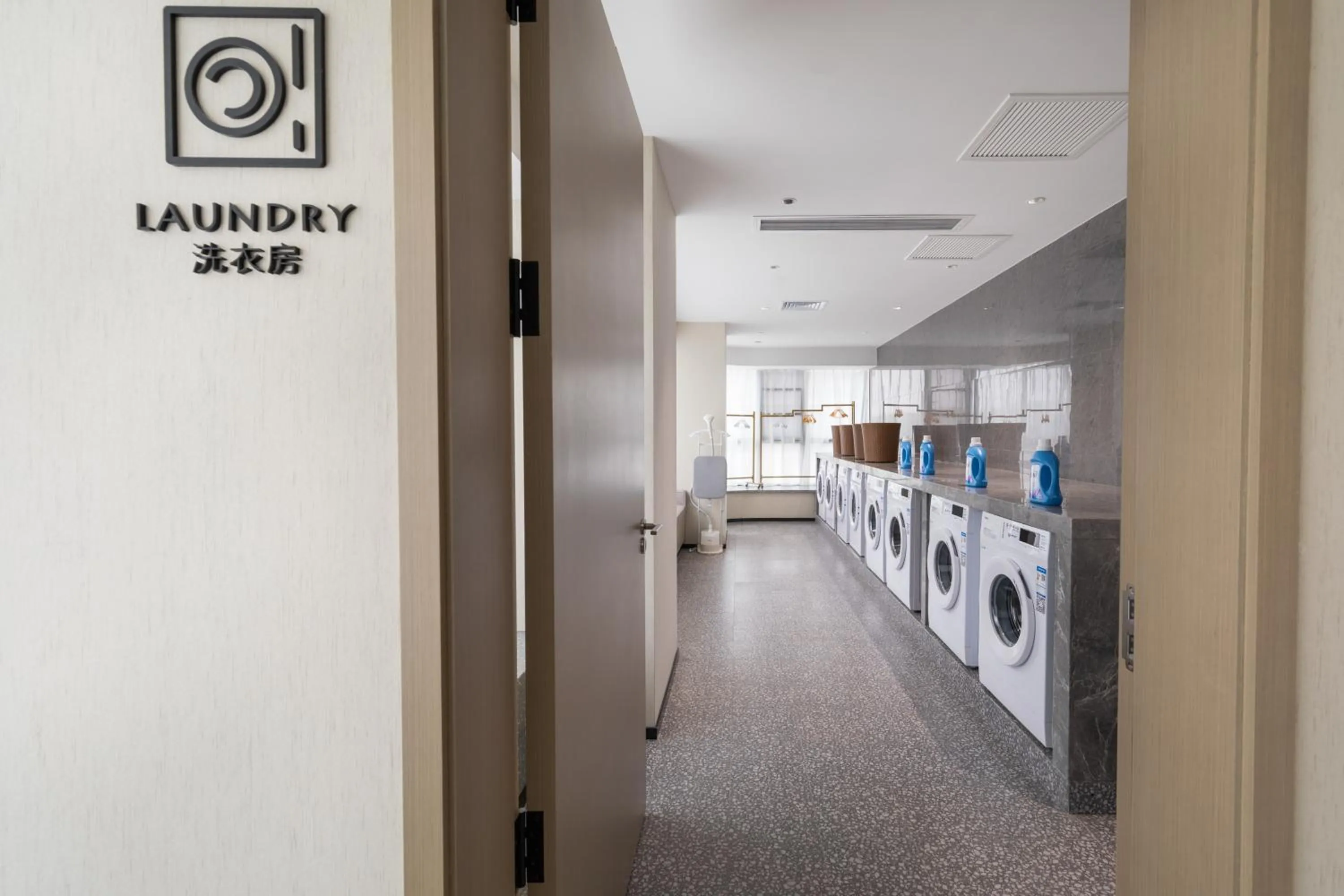 washing machine in Guangzhou Baiyun Airport MeHood Liz Hotel Free Shuttle Bus to Airport