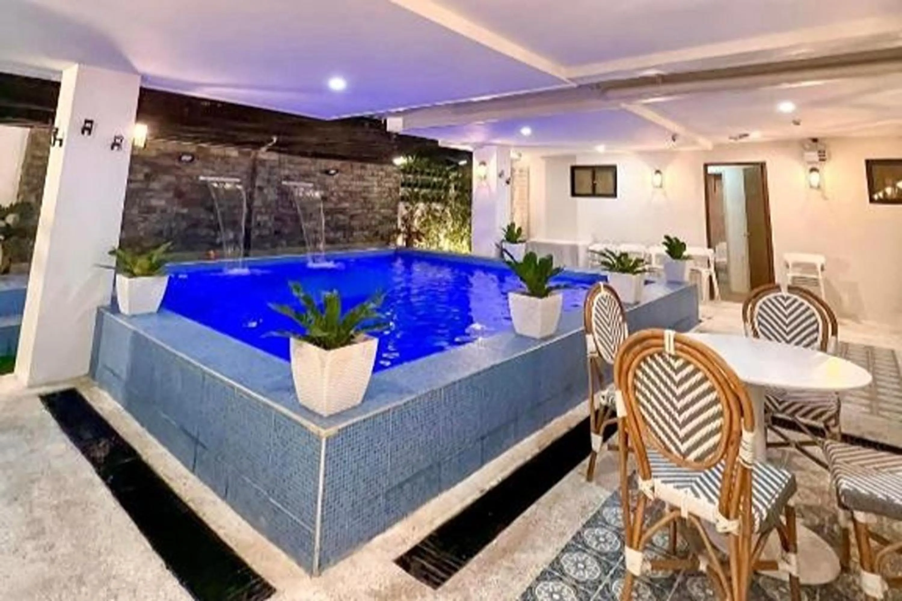 Swimming pool in Aurora Suites Pasay near Airport