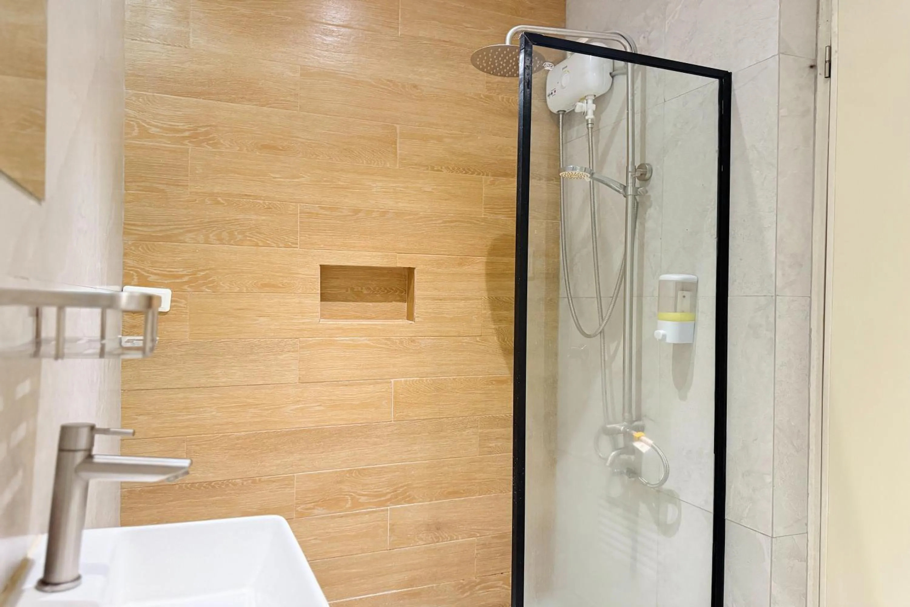 Shower in Aurora Suites Pasay near Airport