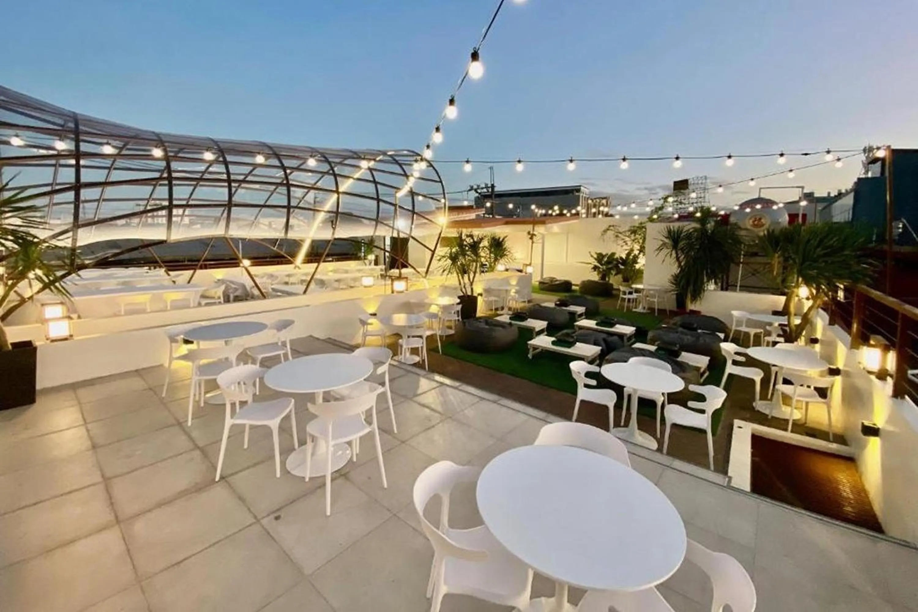 Restaurant/places to eat in Aurora Suites Pasay near Airport