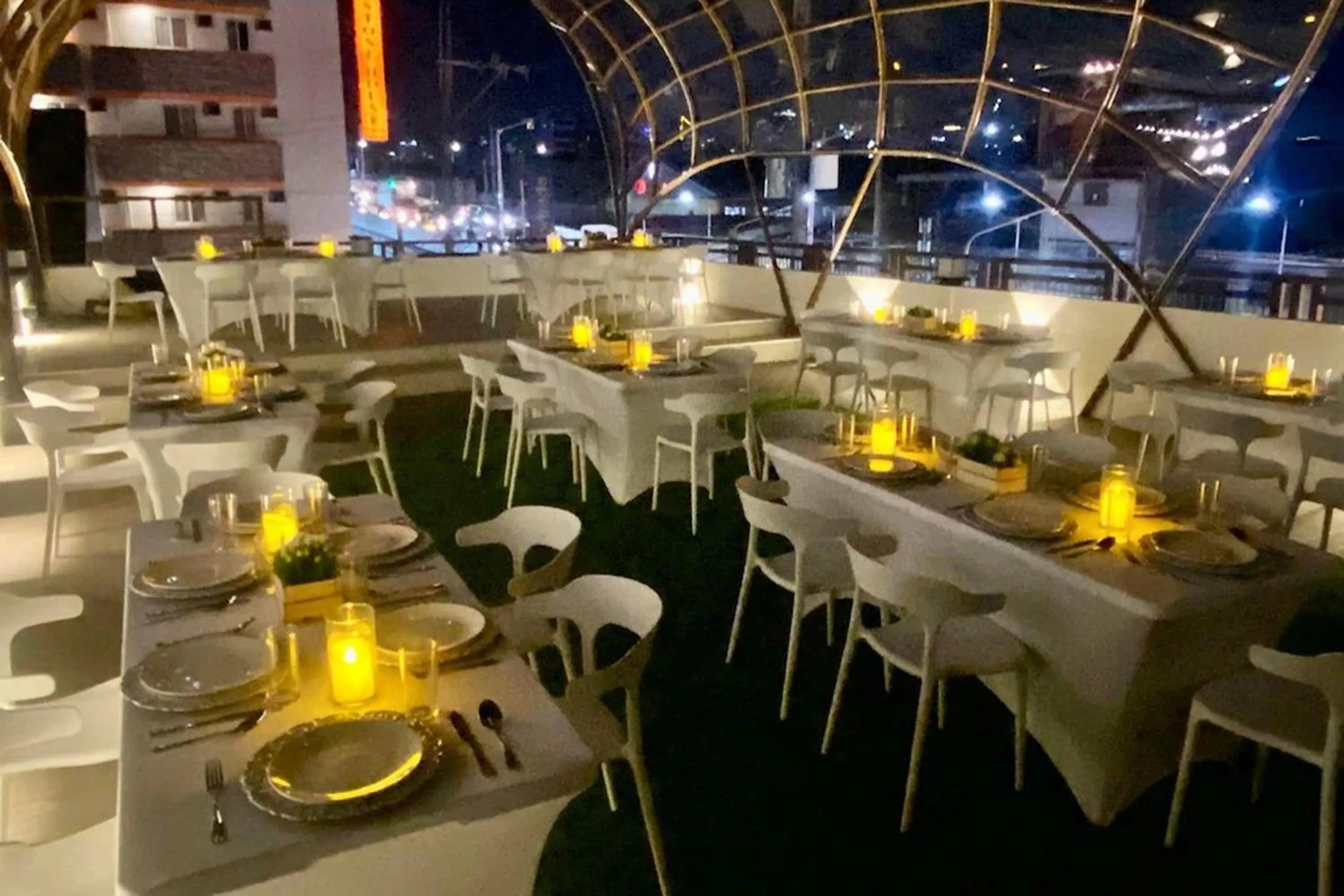 Restaurant/places to eat in Aurora Suites Pasay near Airport