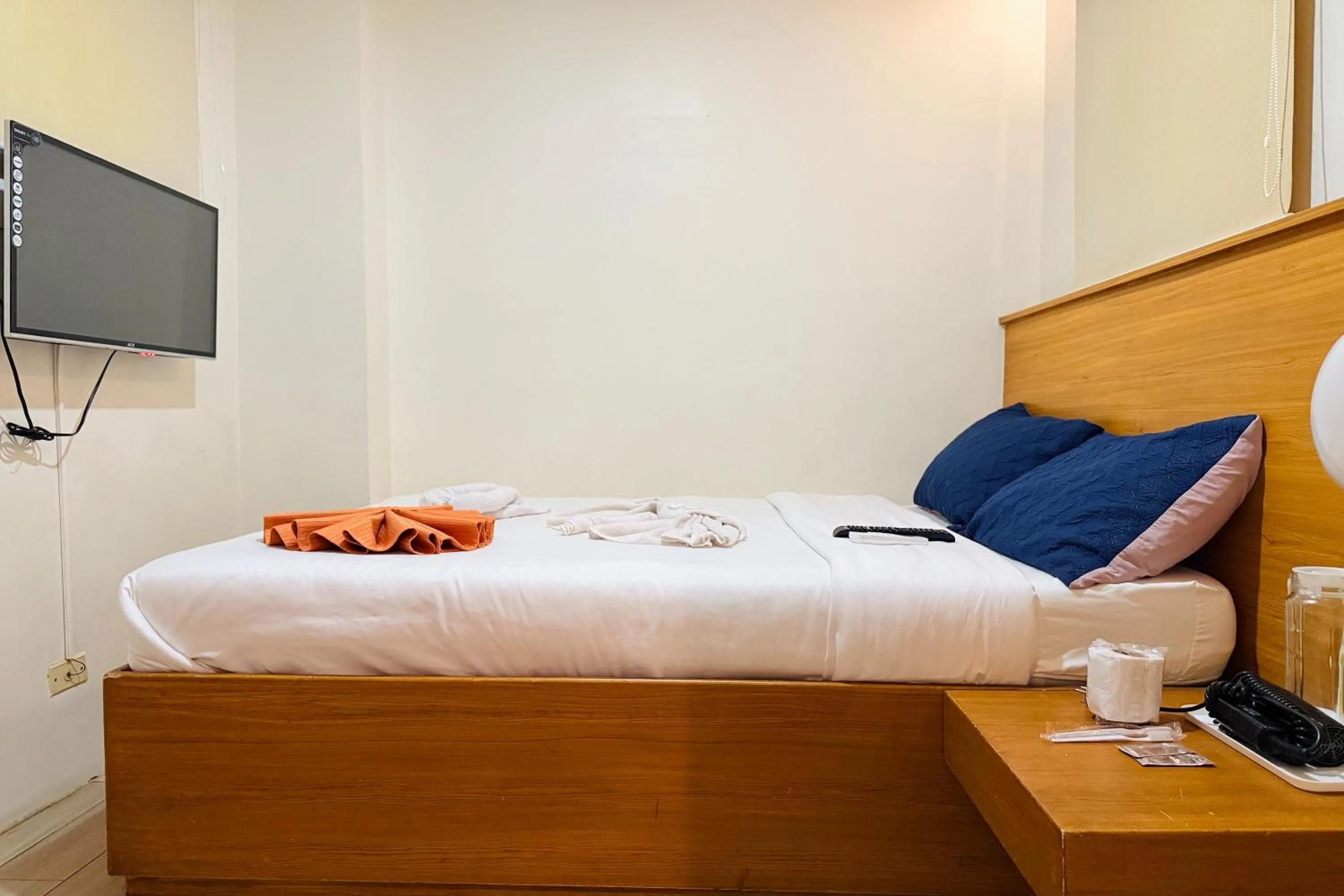 Bedroom, Bed in Aurora Suites Pasay near Airport