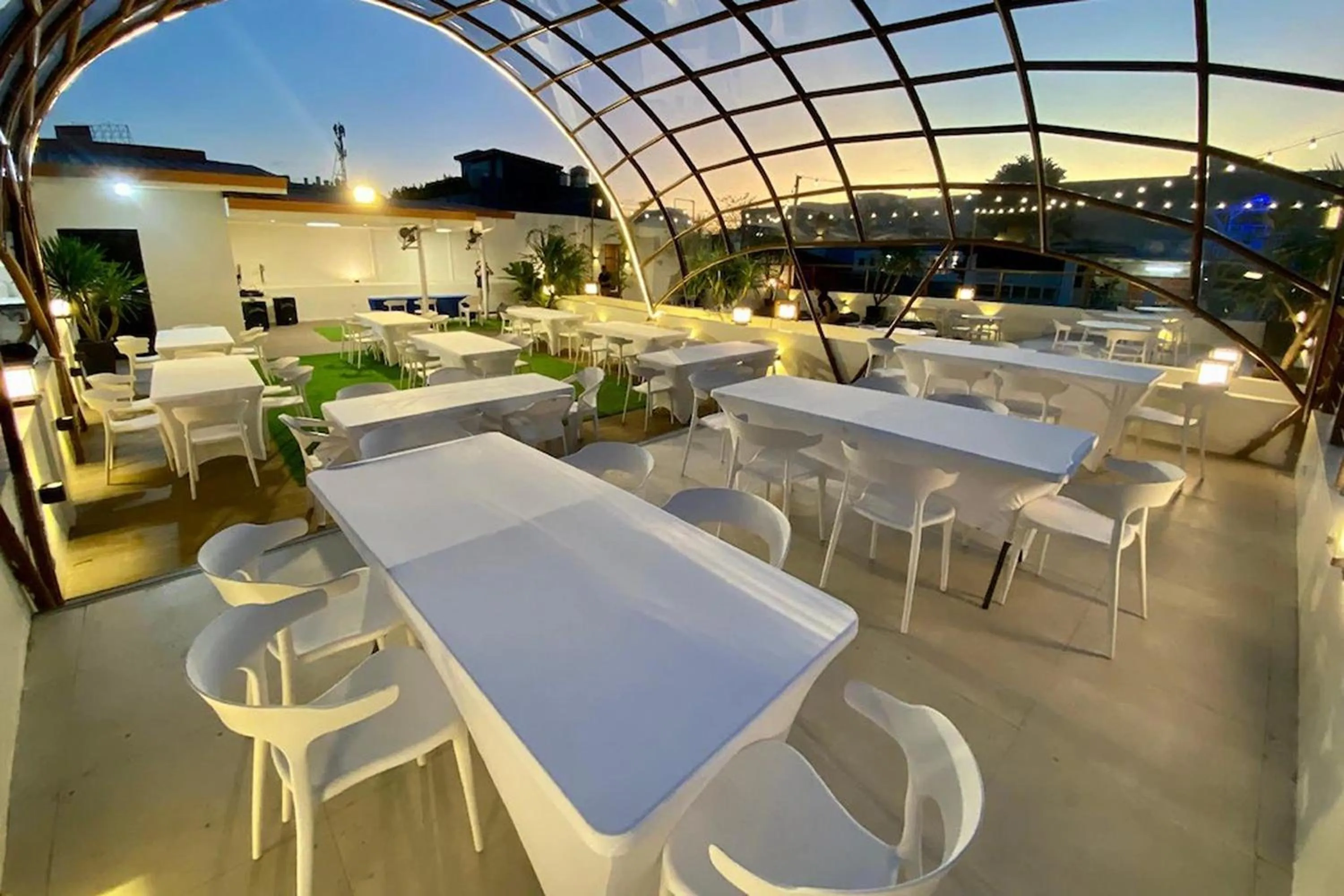 Restaurant/places to eat in Aurora Suites Pasay near Airport