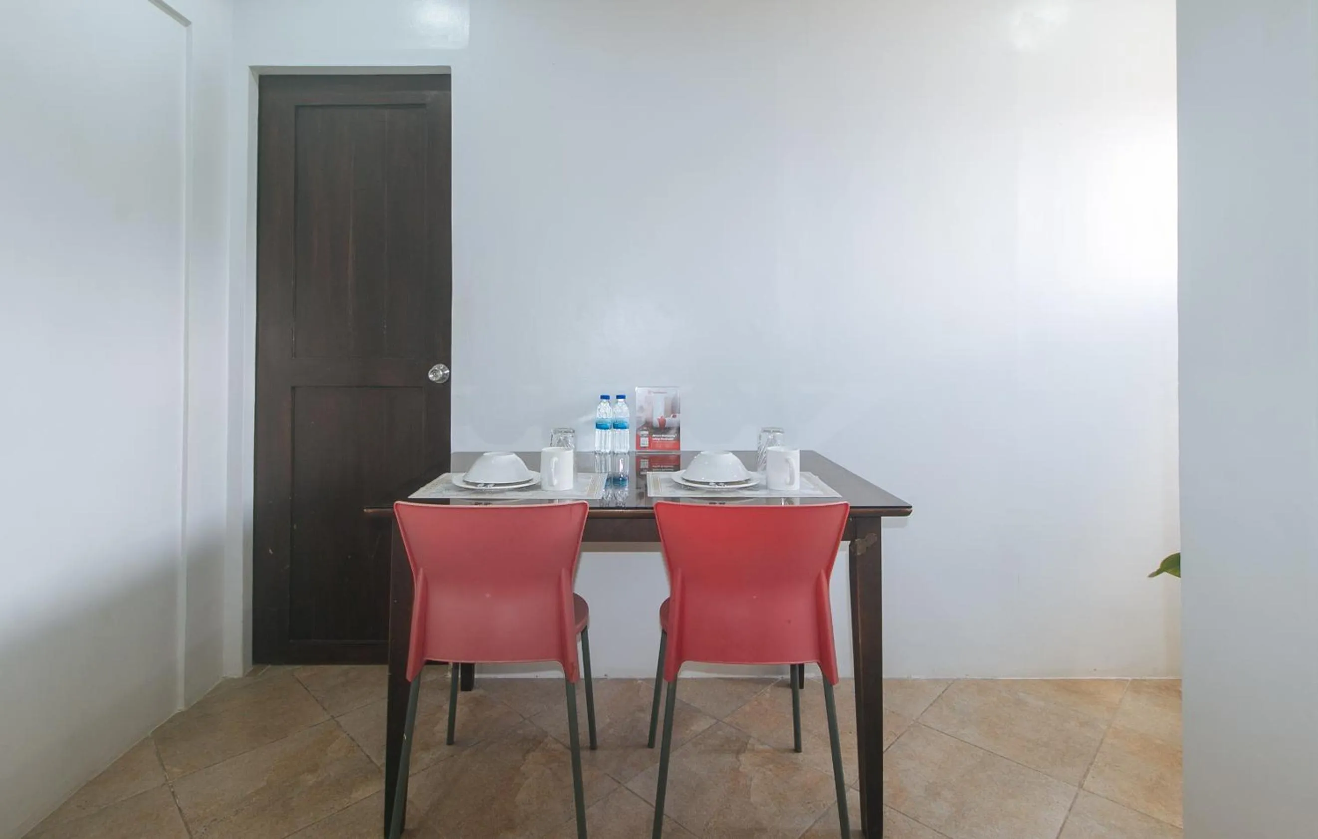 Dining area in RedDoorz at Davids Travellers Inn Cavite