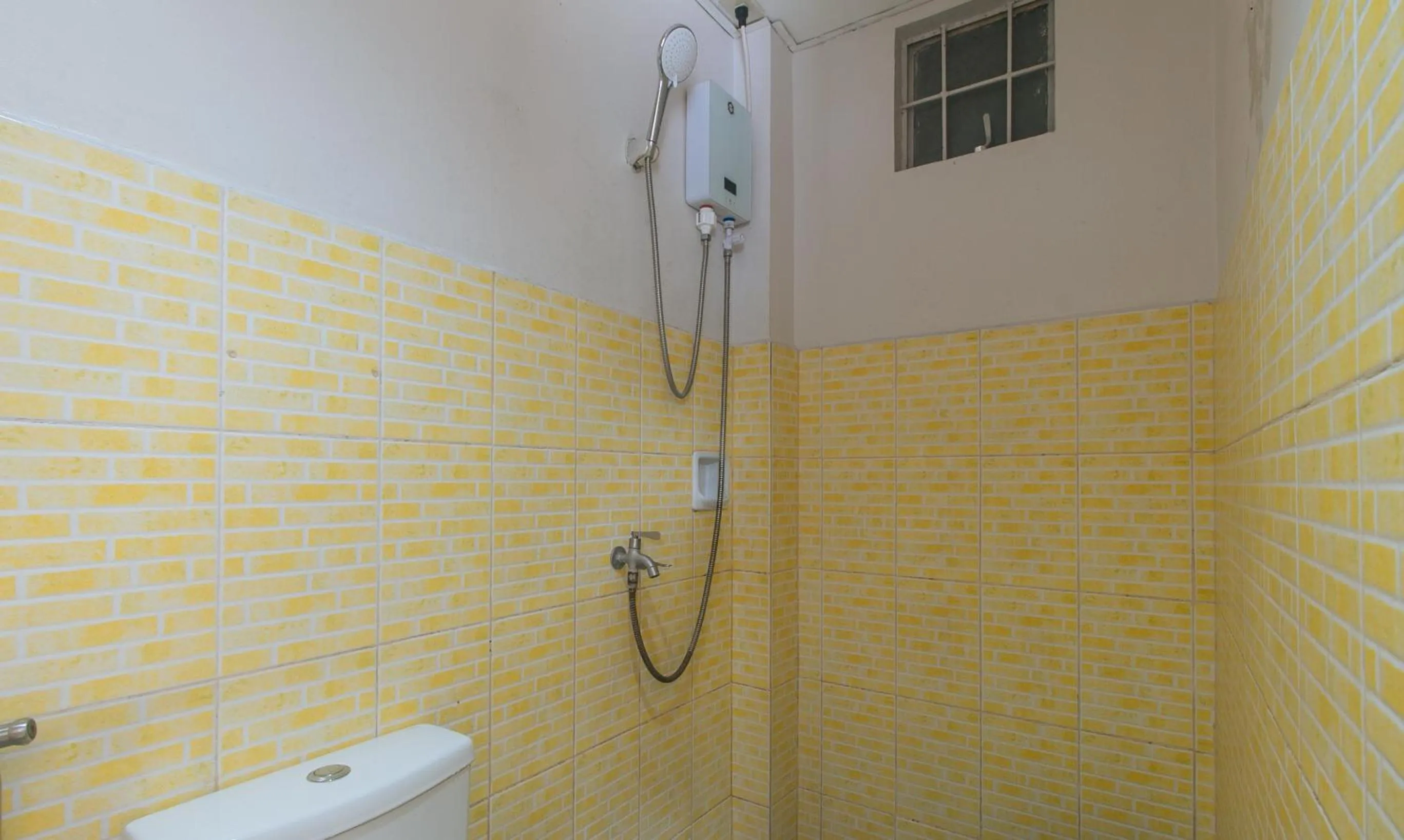 Shower in RedDoorz at Davids Travellers Inn Cavite