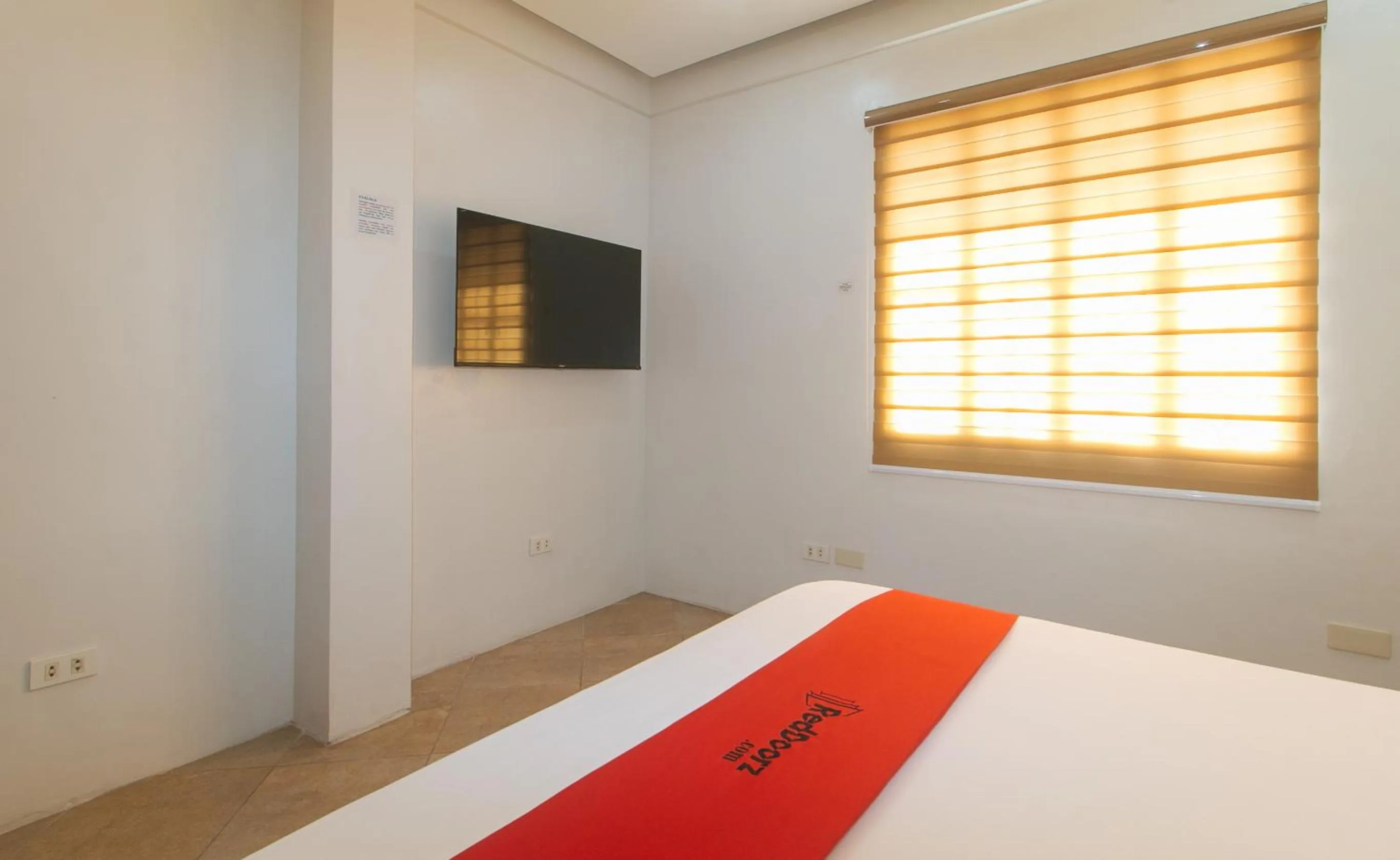 Bed in RedDoorz at Davids Travellers Inn Cavite