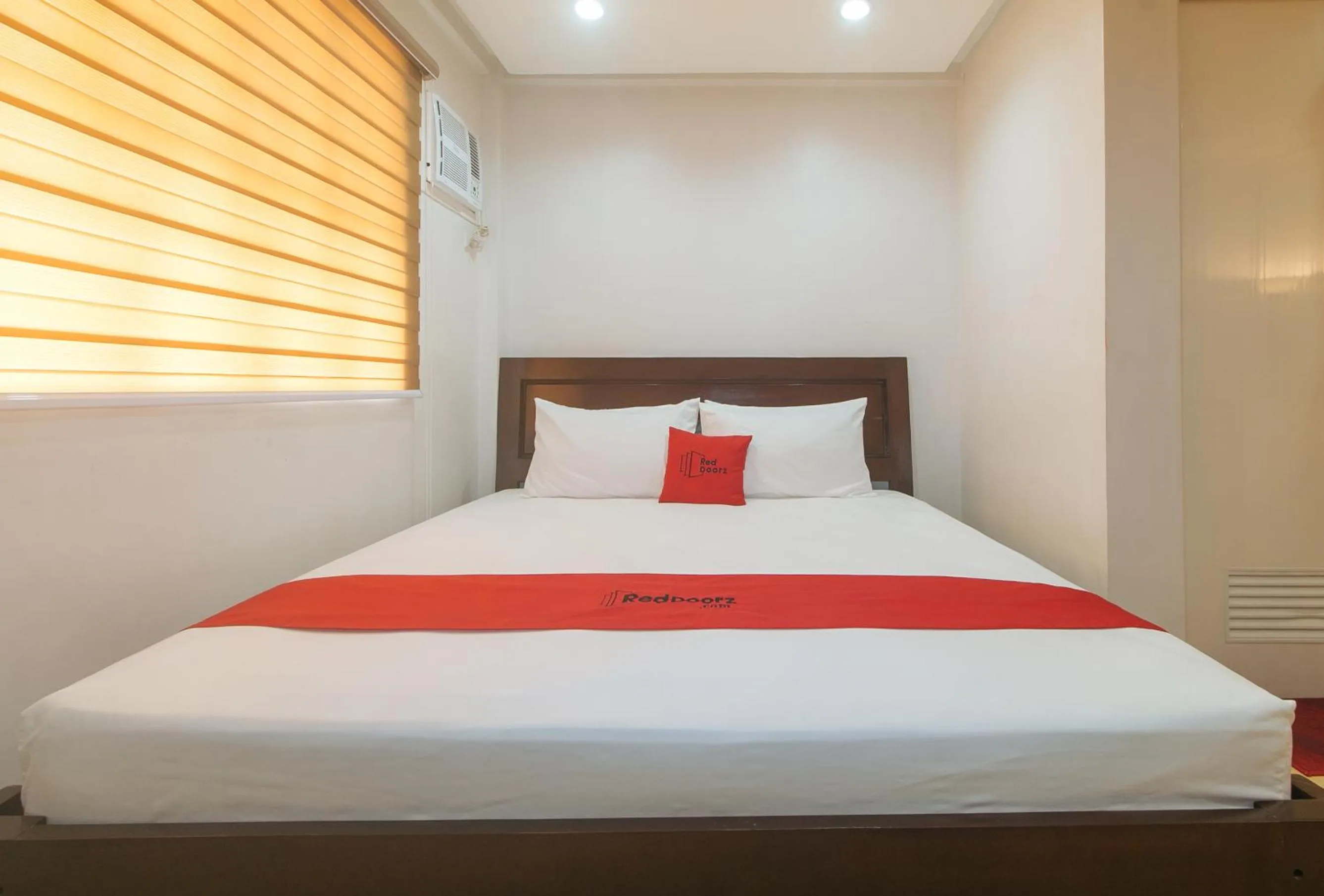 Bed in RedDoorz at Davids Travellers Inn Cavite