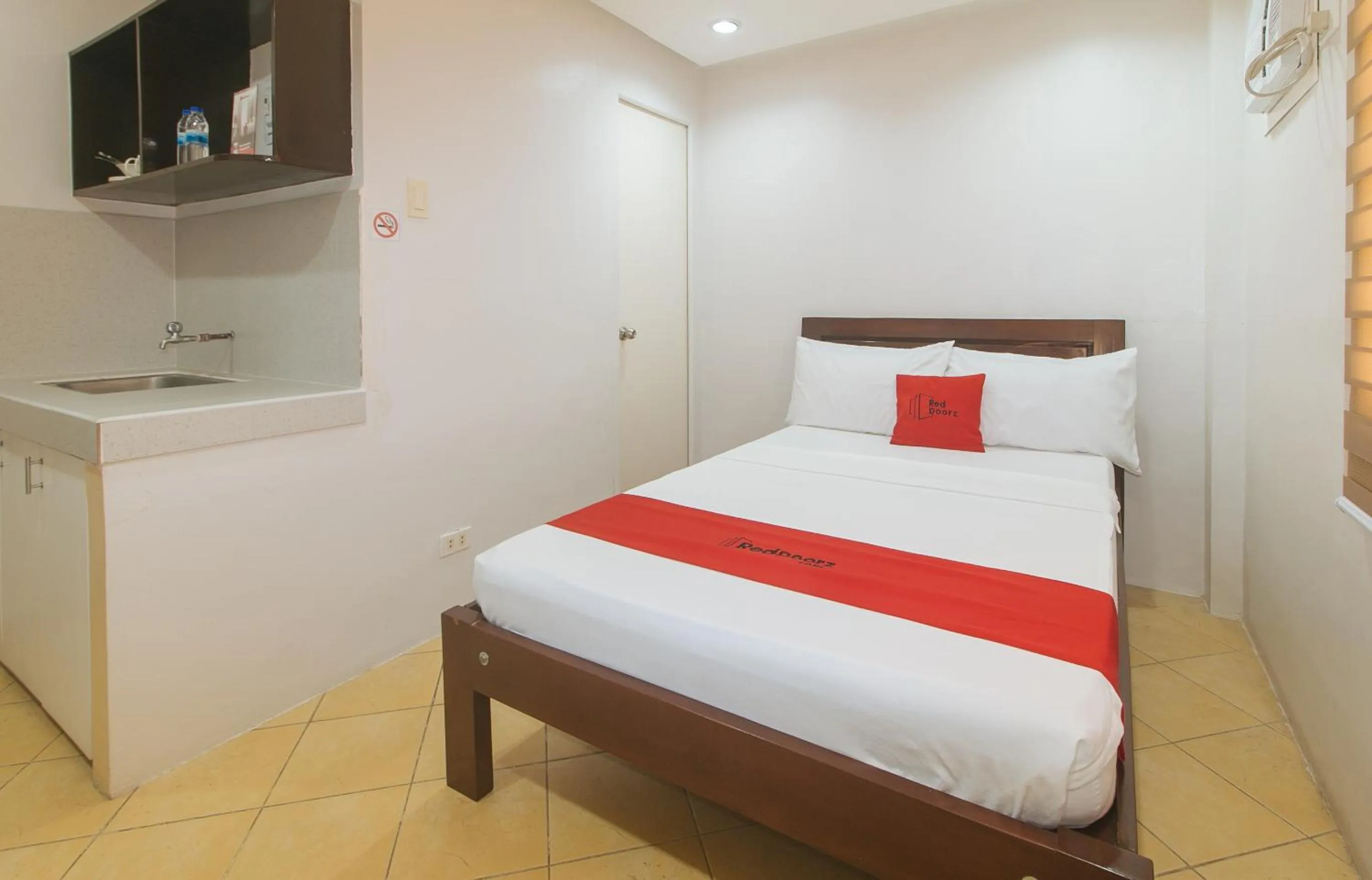 Bed in RedDoorz at Davids Travellers Inn Cavite