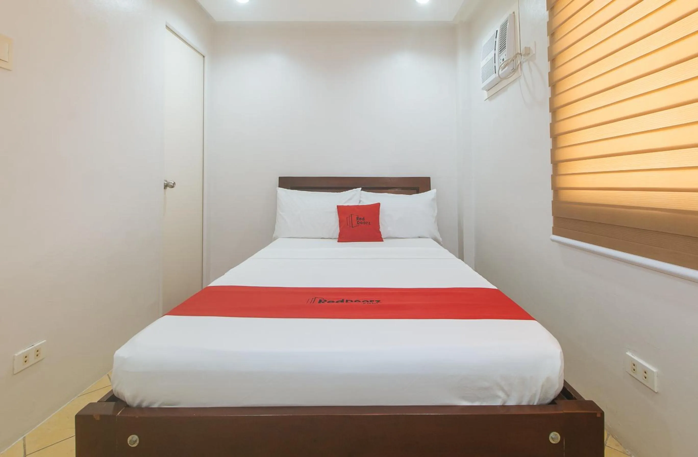 Bed in RedDoorz at Davids Travellers Inn Cavite