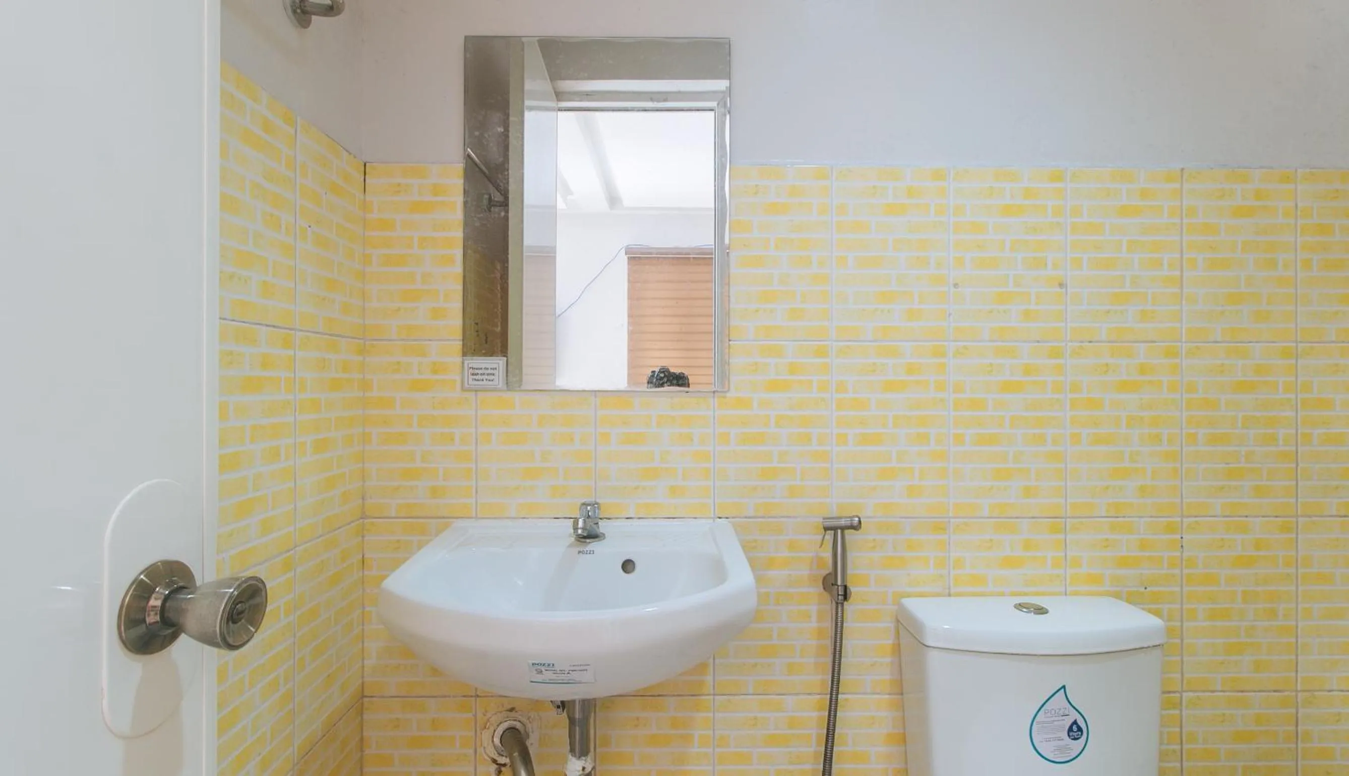 Bathroom in RedDoorz at Davids Travellers Inn Cavite