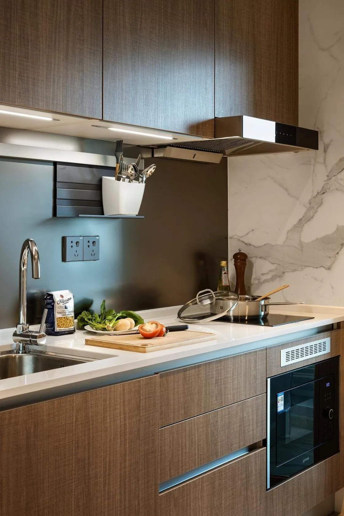 Kitchen or kitchenette in Artisse Place - Access to 4000 sqm Fusion Wellness Centre and 800 sqm Indoor Swimming Pool