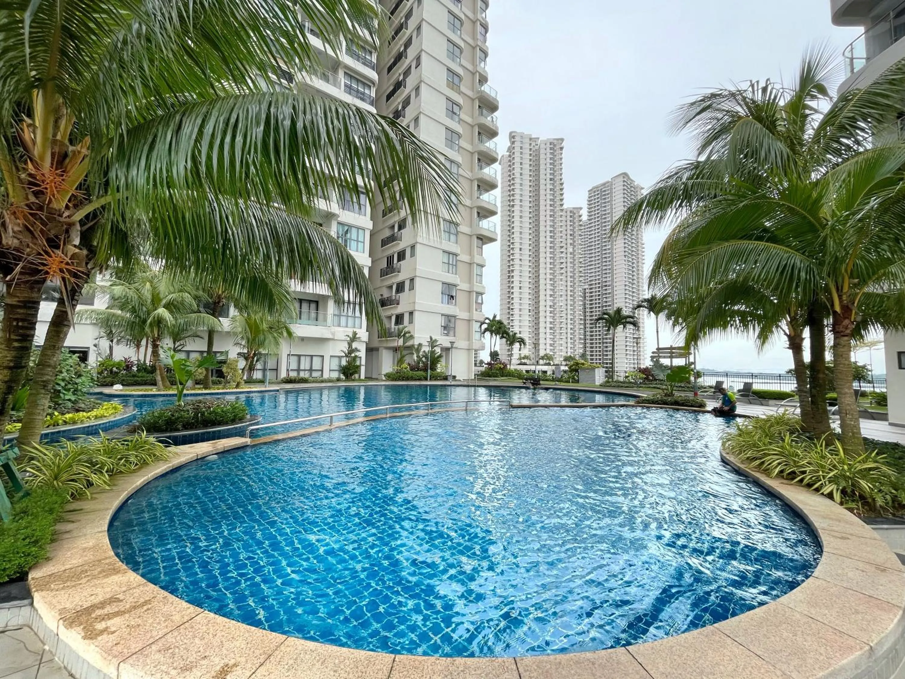 Swimming pool in Country Garden by Antlerzone