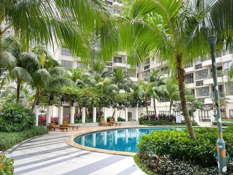 Swimming pool in Country Garden by Antlerzone