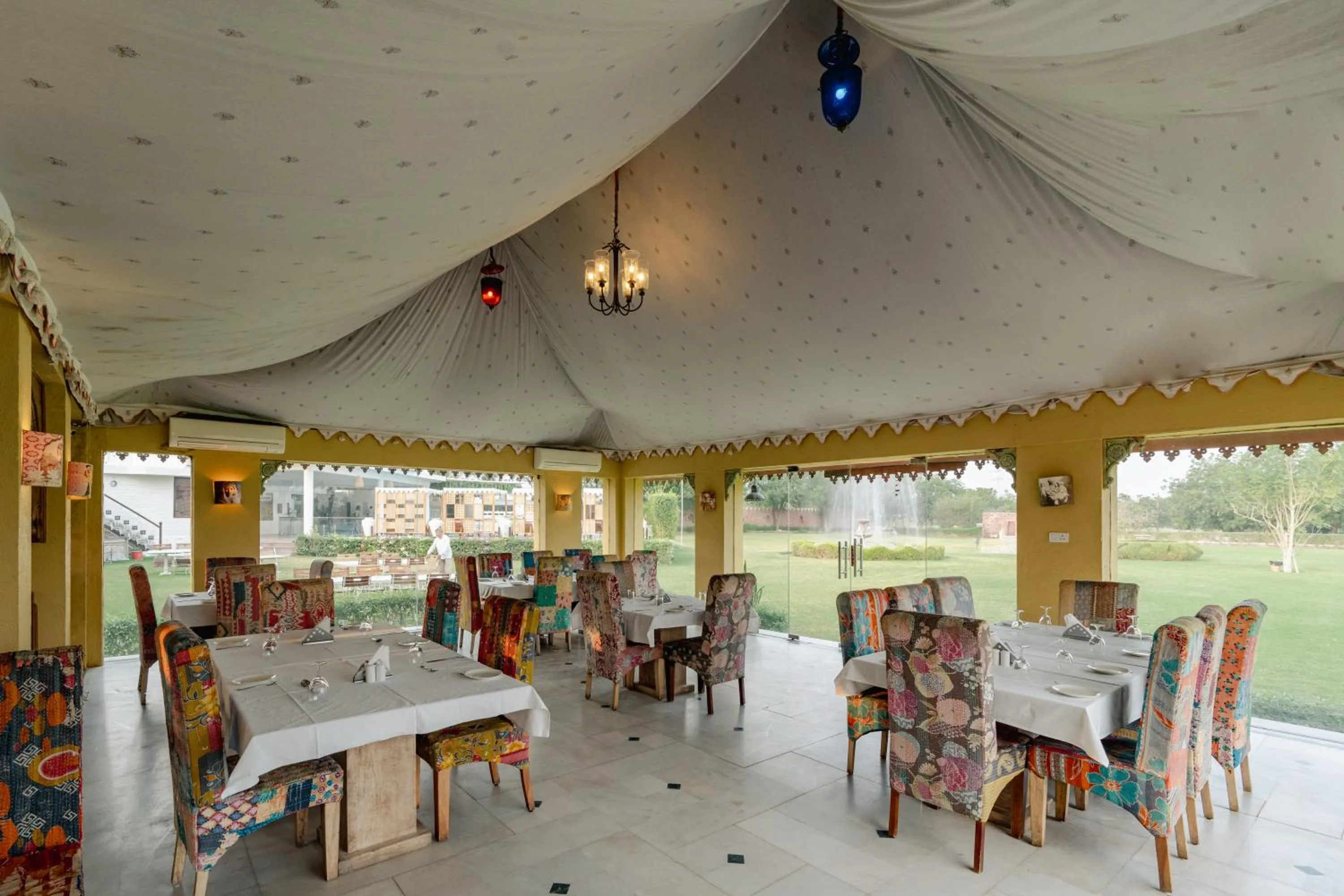 Restaurant/places to eat in Surpura Bagh