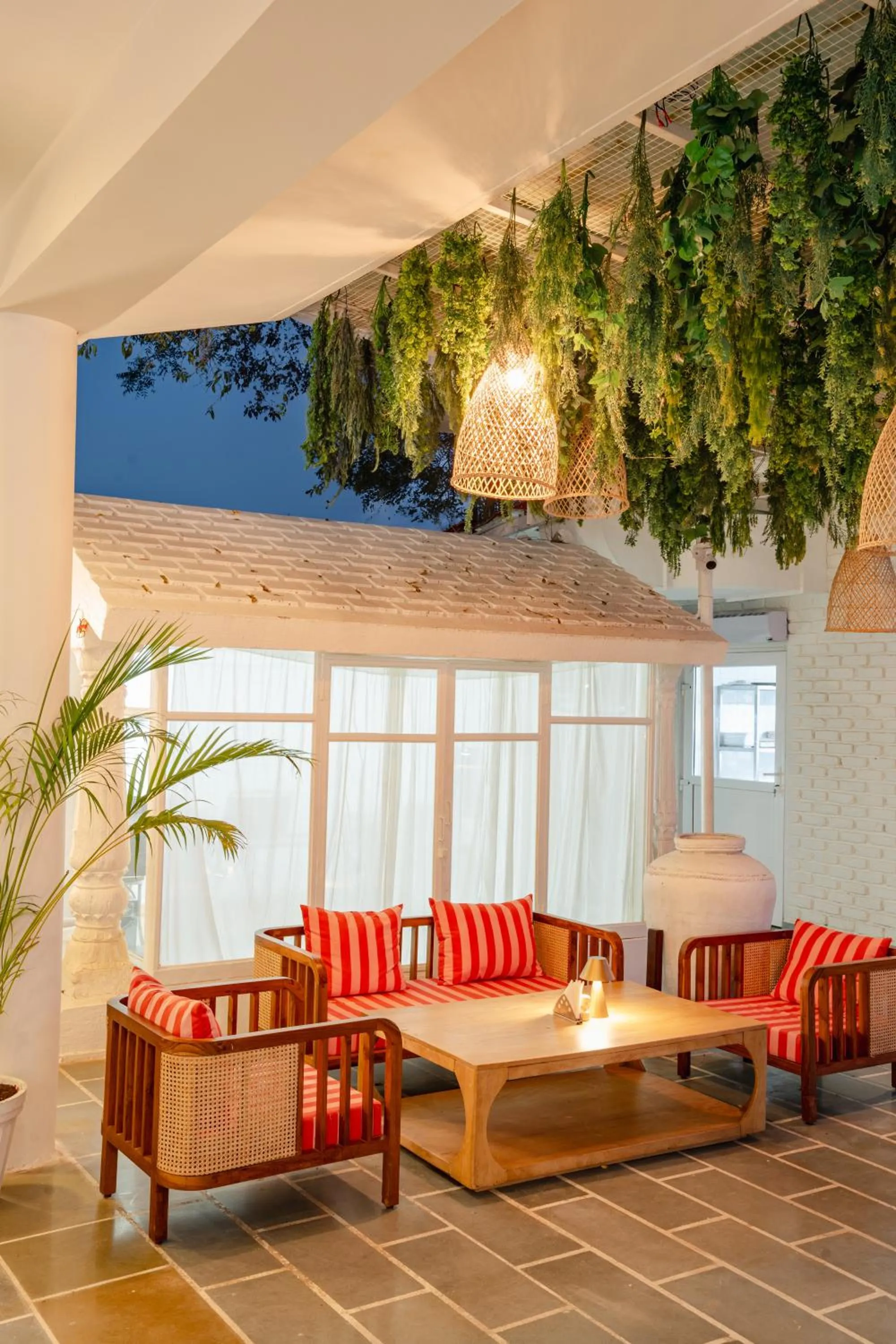 Restaurant/places to eat in Surpura Bagh