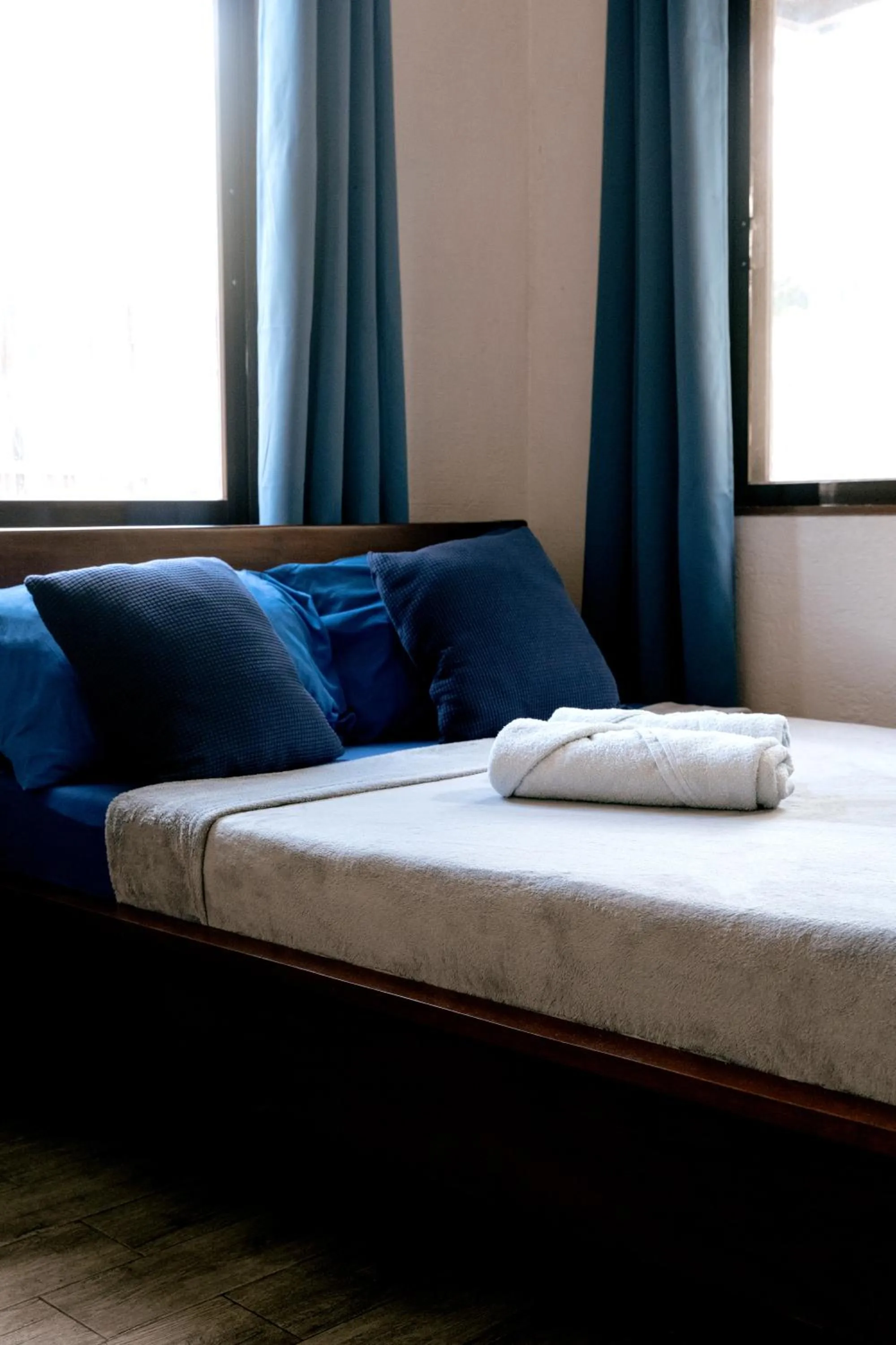 Bed in Island Lyfe Adventures Hotel