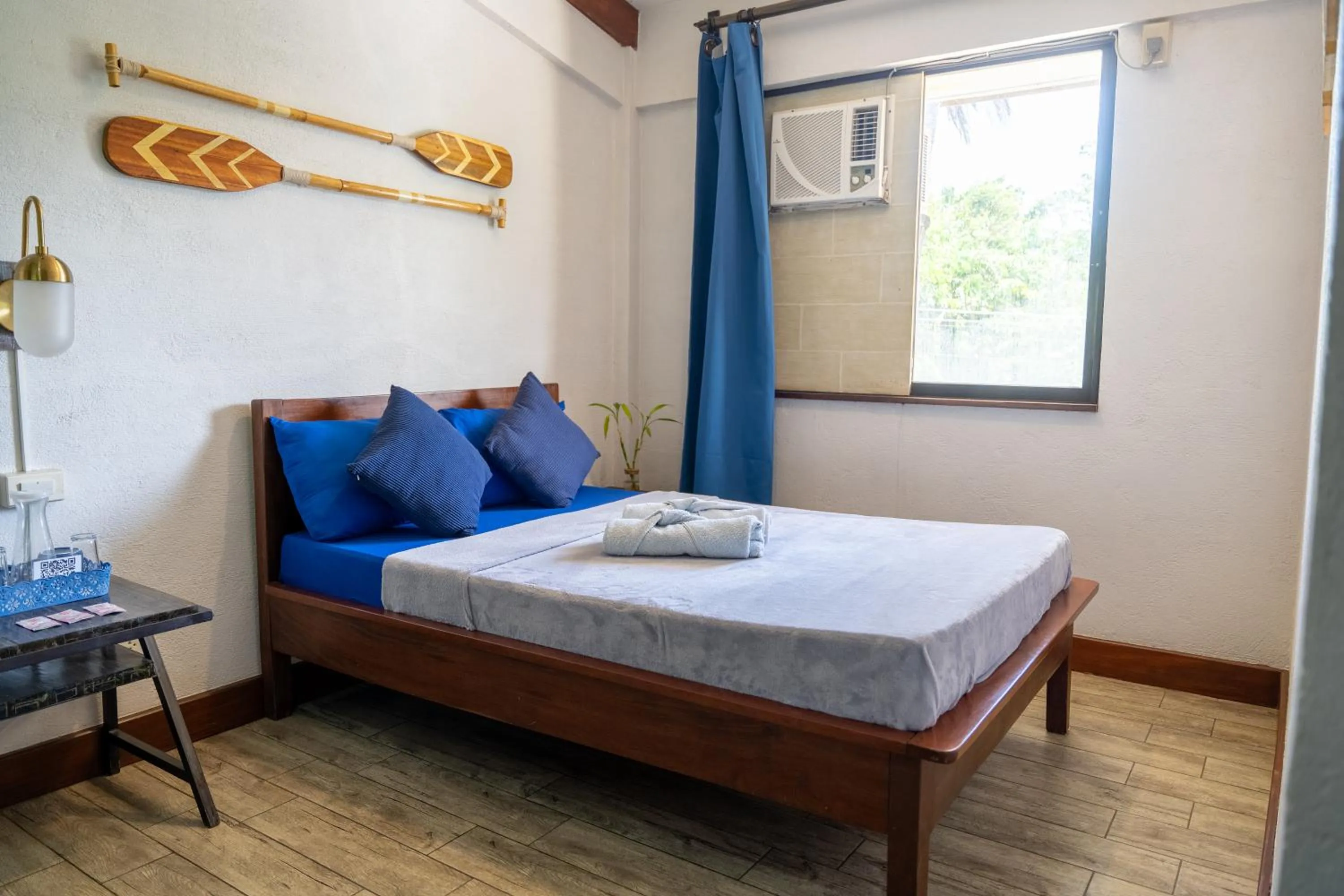 Bed in Island Lyfe Adventures Hotel