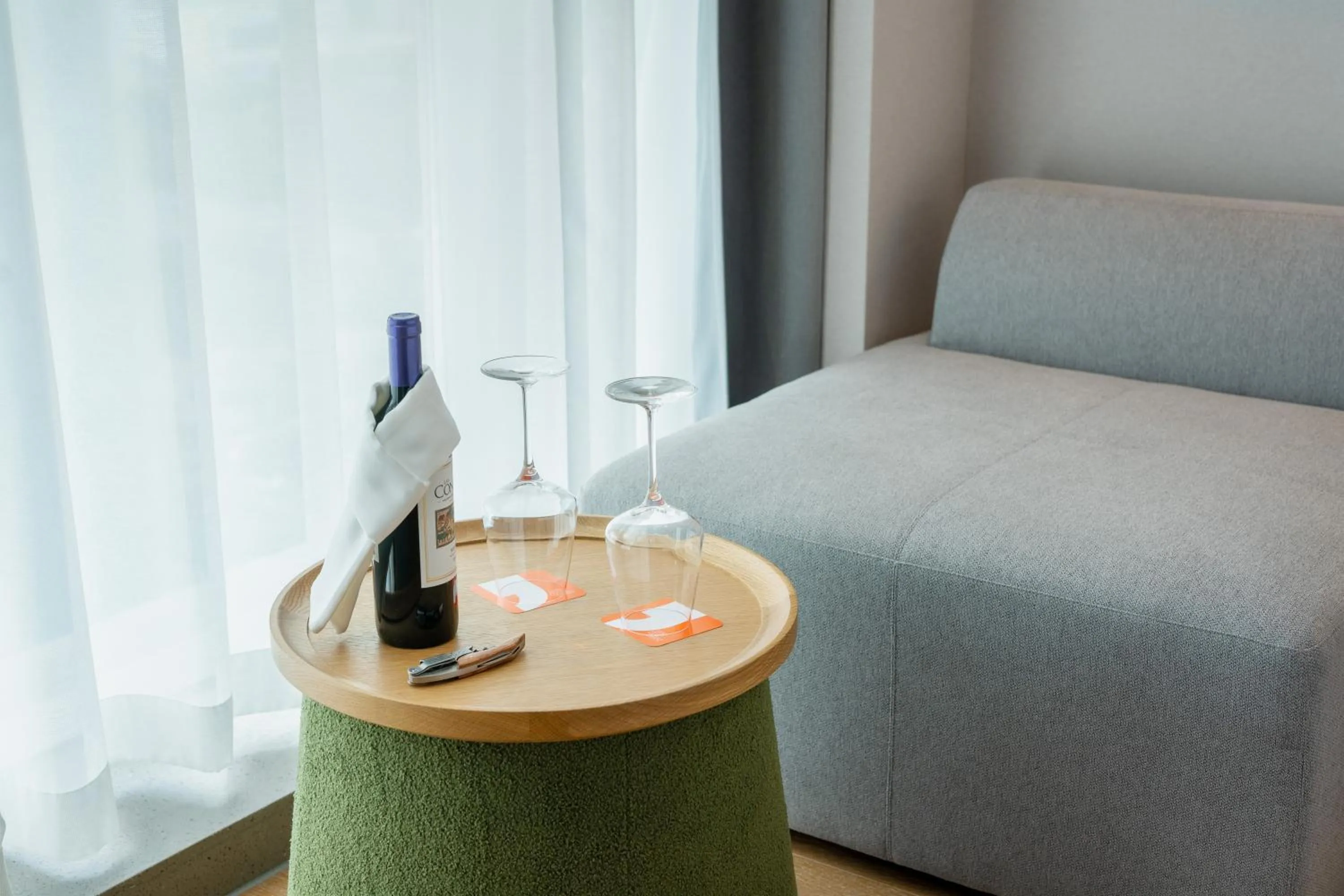 Seating area in Pagoda Hotel Shenzhen Familytrip&BusinessTravel