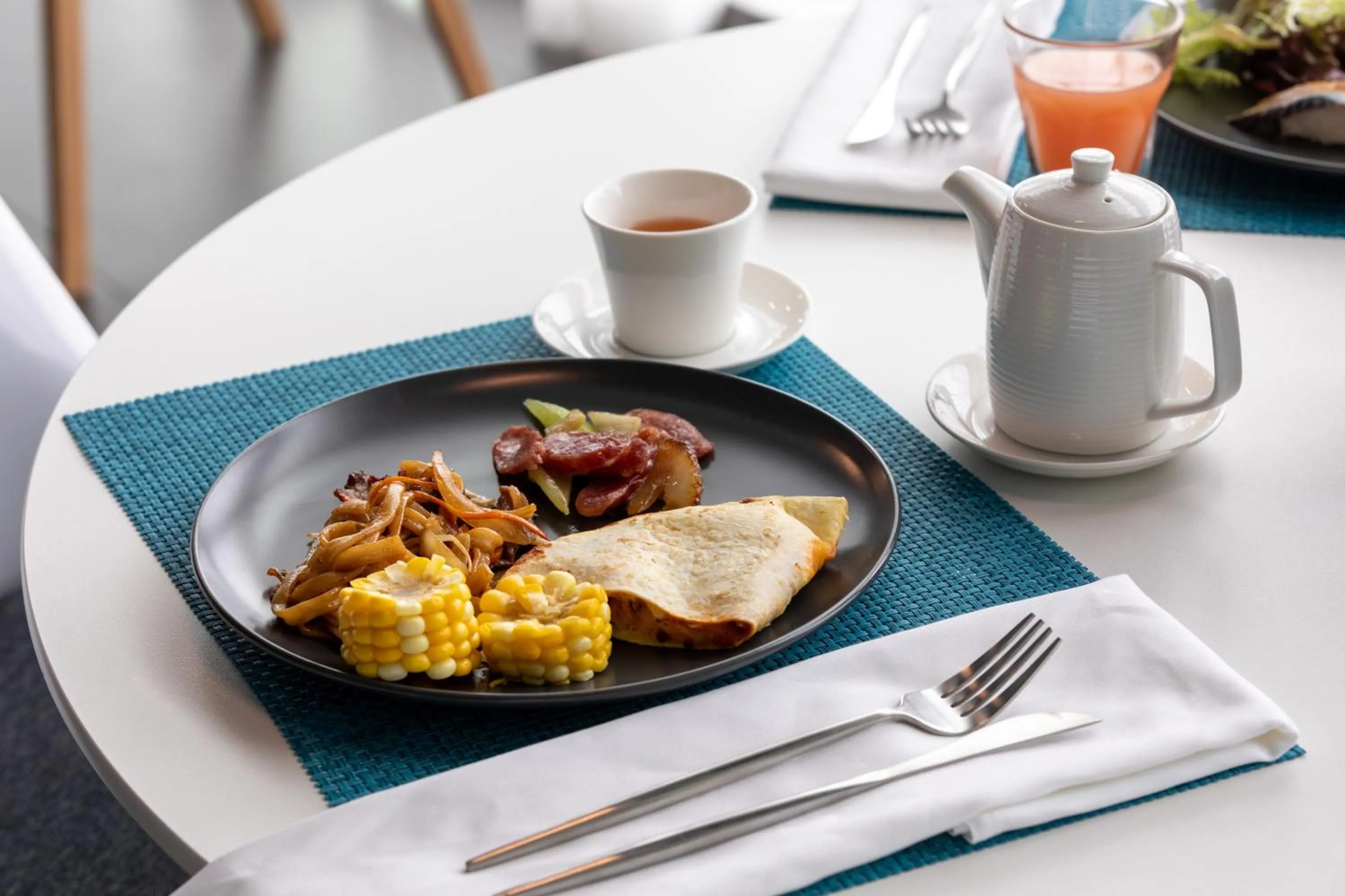 Restaurant/places to eat in Pagoda Hotel Shenzhen Familytrip&BusinessTravel