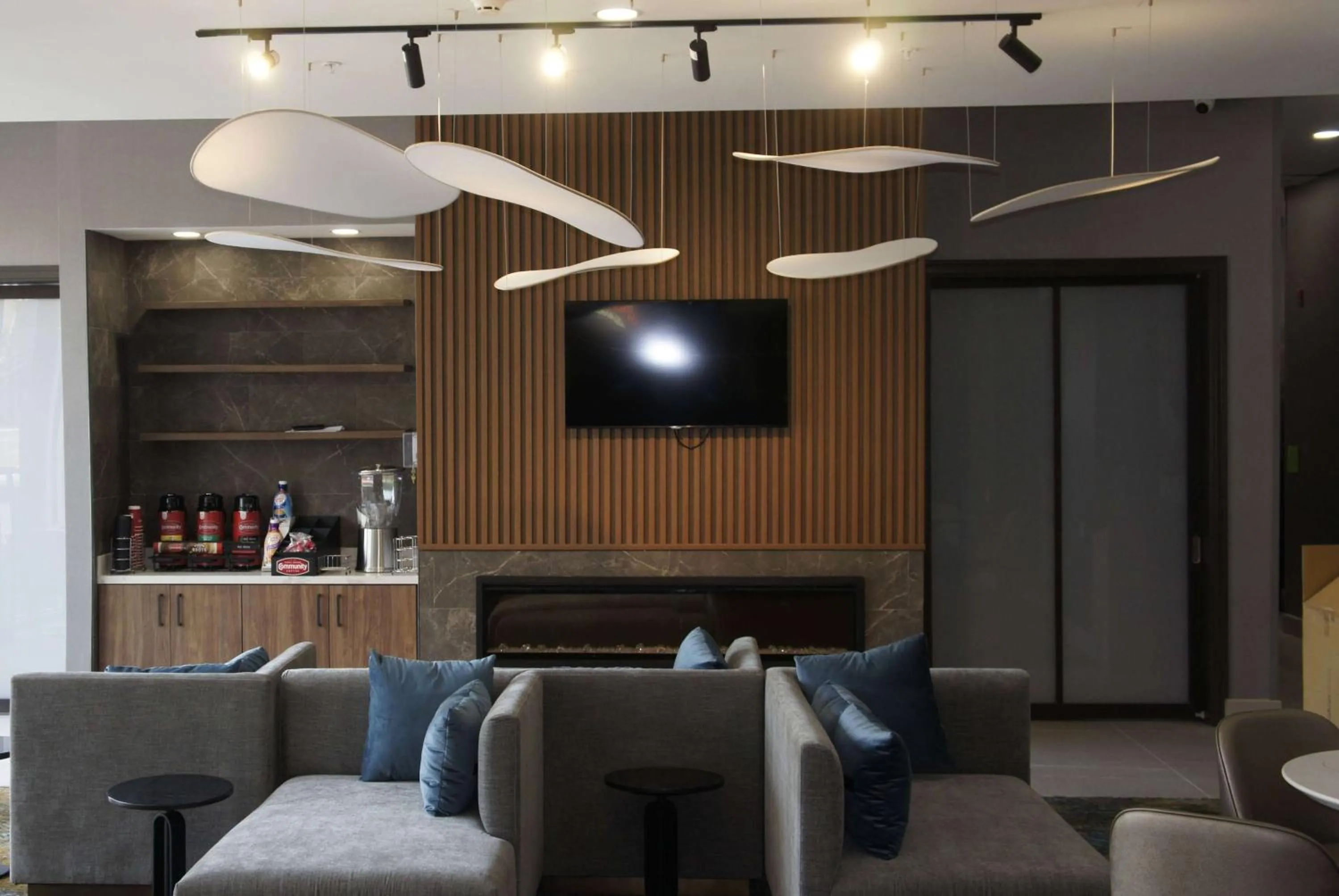 Lobby or reception in La Quinta Inn & Suites by Wyndham Manchester - Arnold AFB