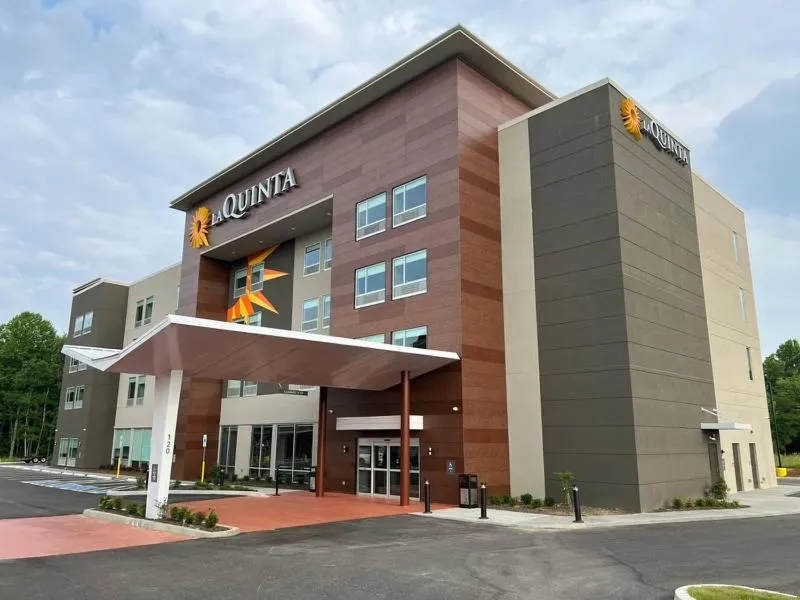 La Quinta Inn & Suites by Wyndham Manchester - Arnold AFB