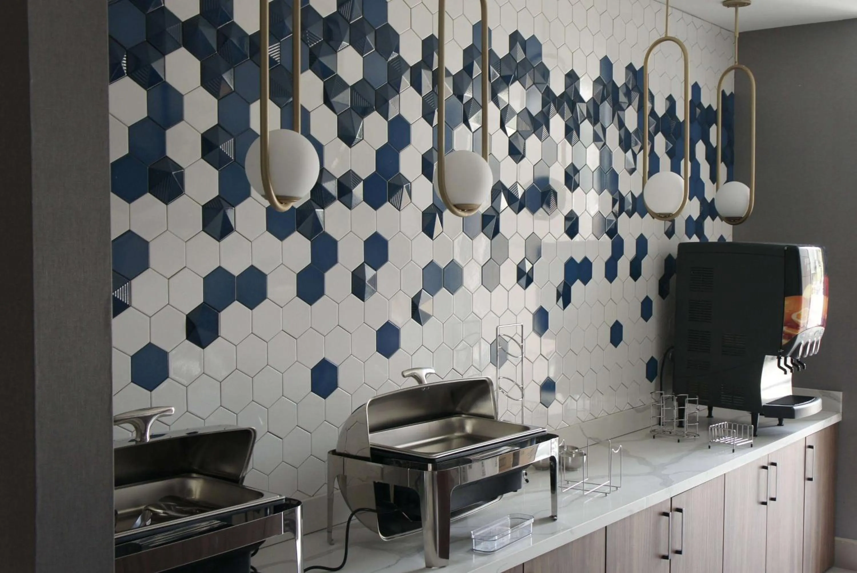 Breakfast in La Quinta Inn & Suites by Wyndham Manchester - Arnold AFB