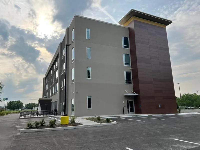 La Quinta Inn & Suites by Wyndham Manchester - Arnold AFB