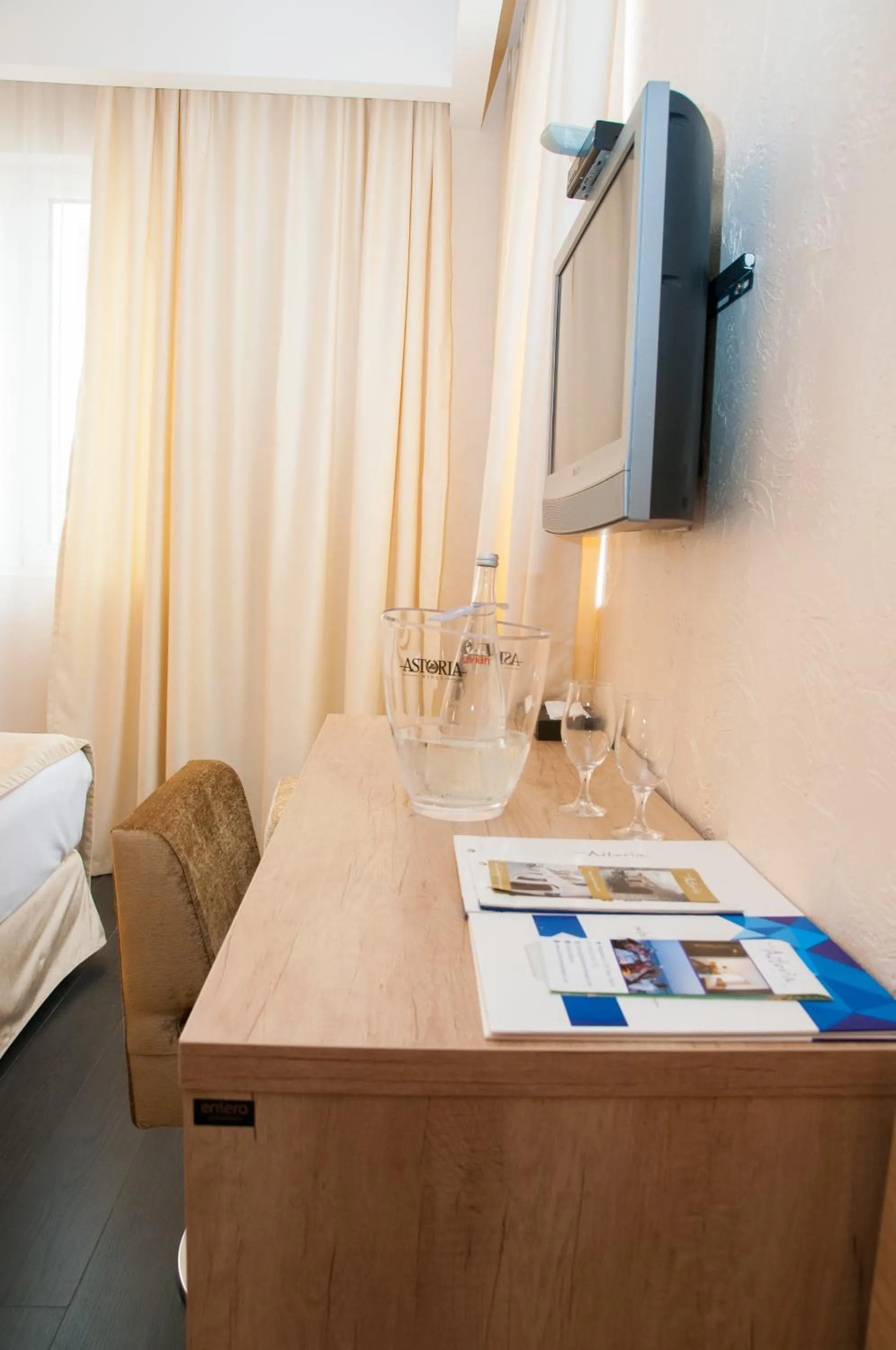 Bedroom, Bed in Hotel Astoria