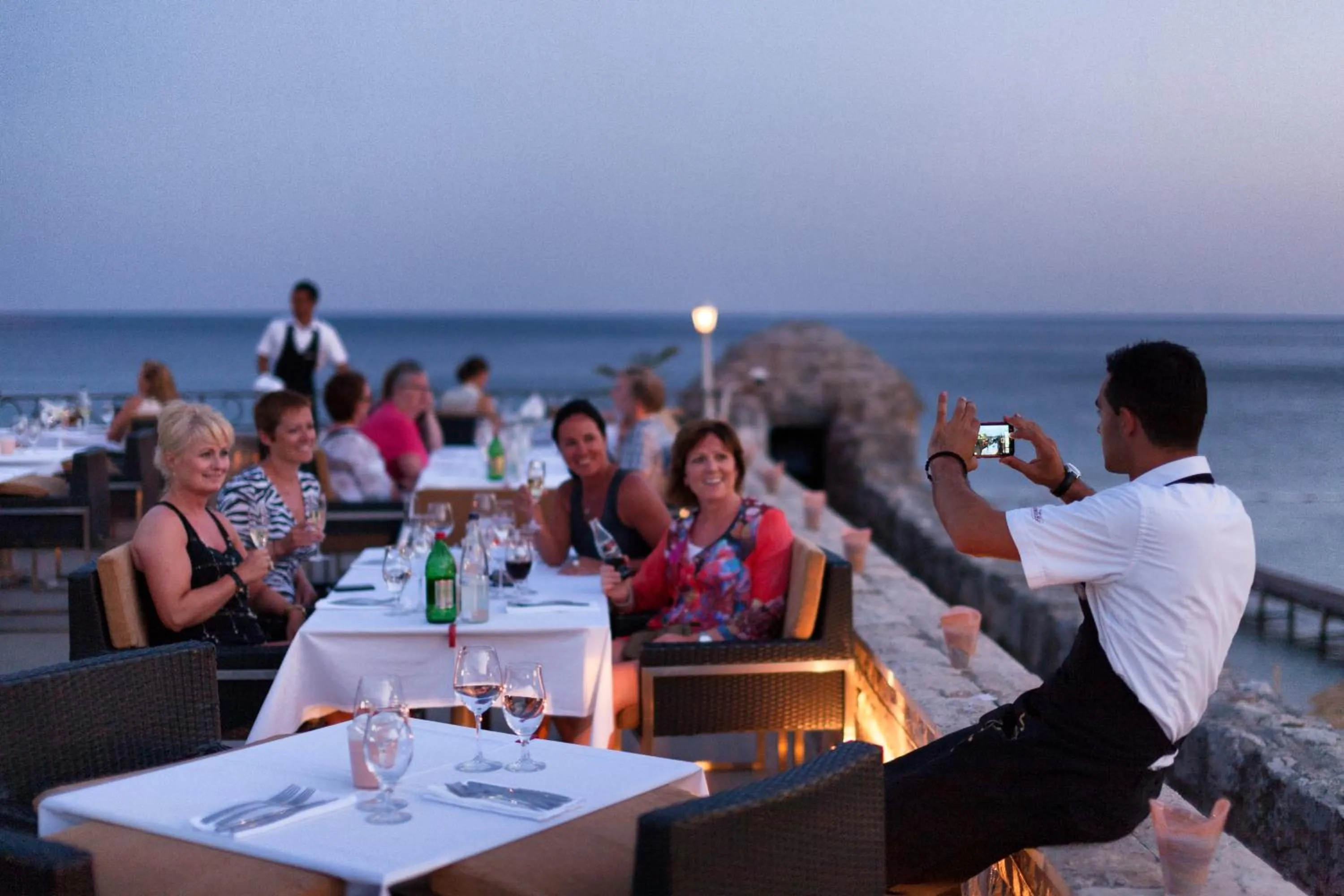 Restaurant/places to eat in Hotel Astoria