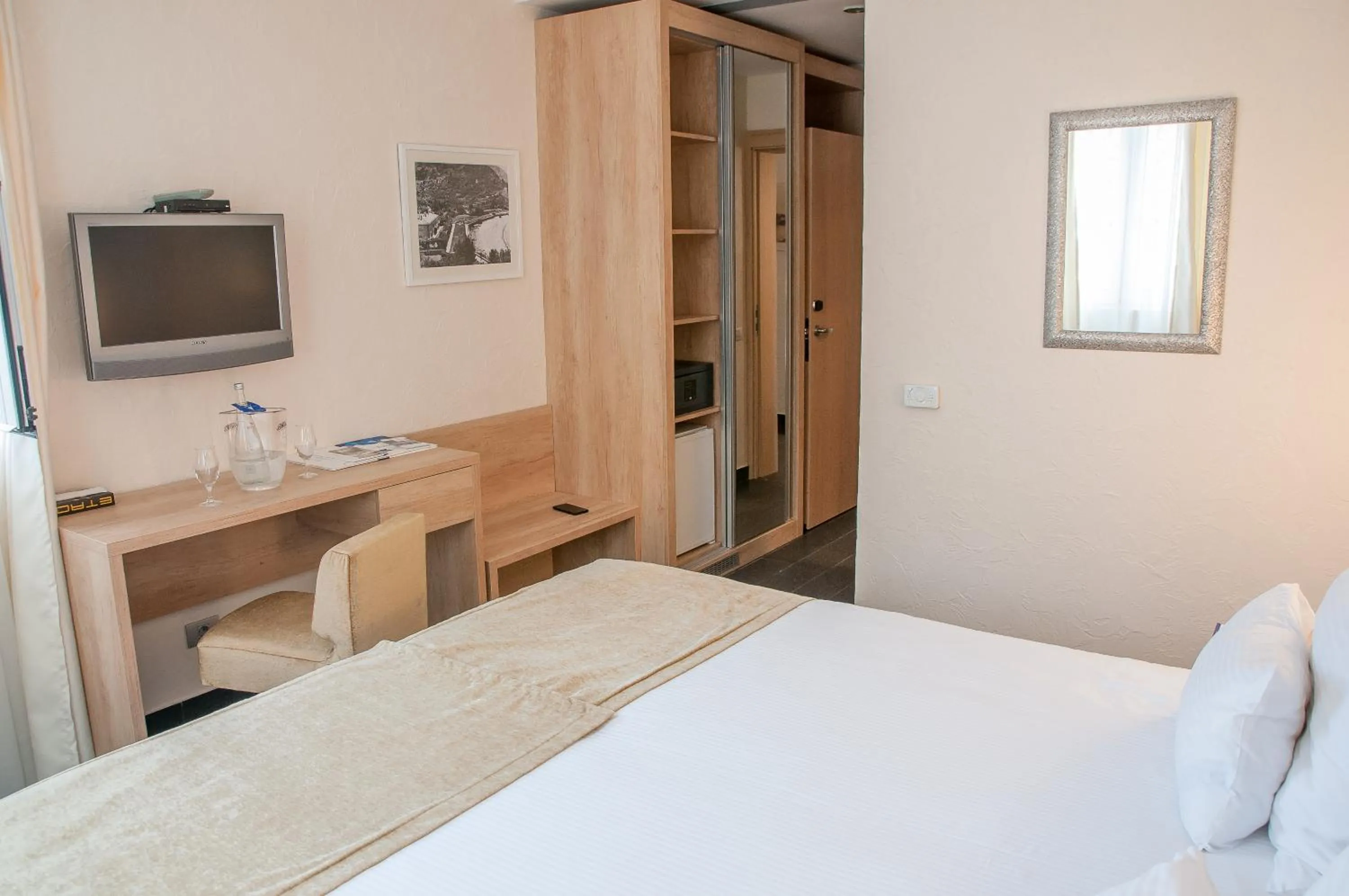 Bedroom, Bed in Hotel Astoria