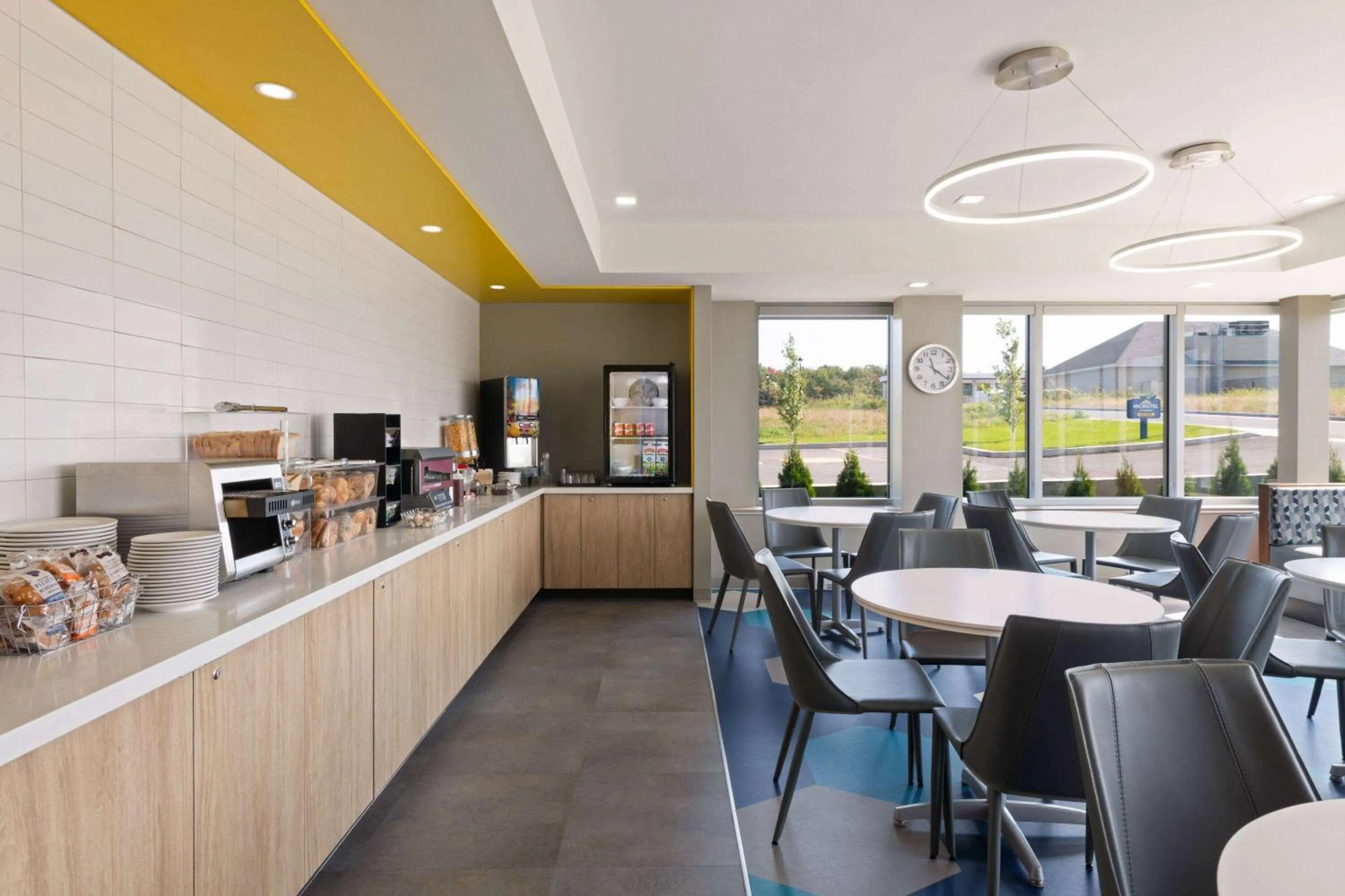 Breakfast in Microtel Inn & Suites by Wyndham Lachute
