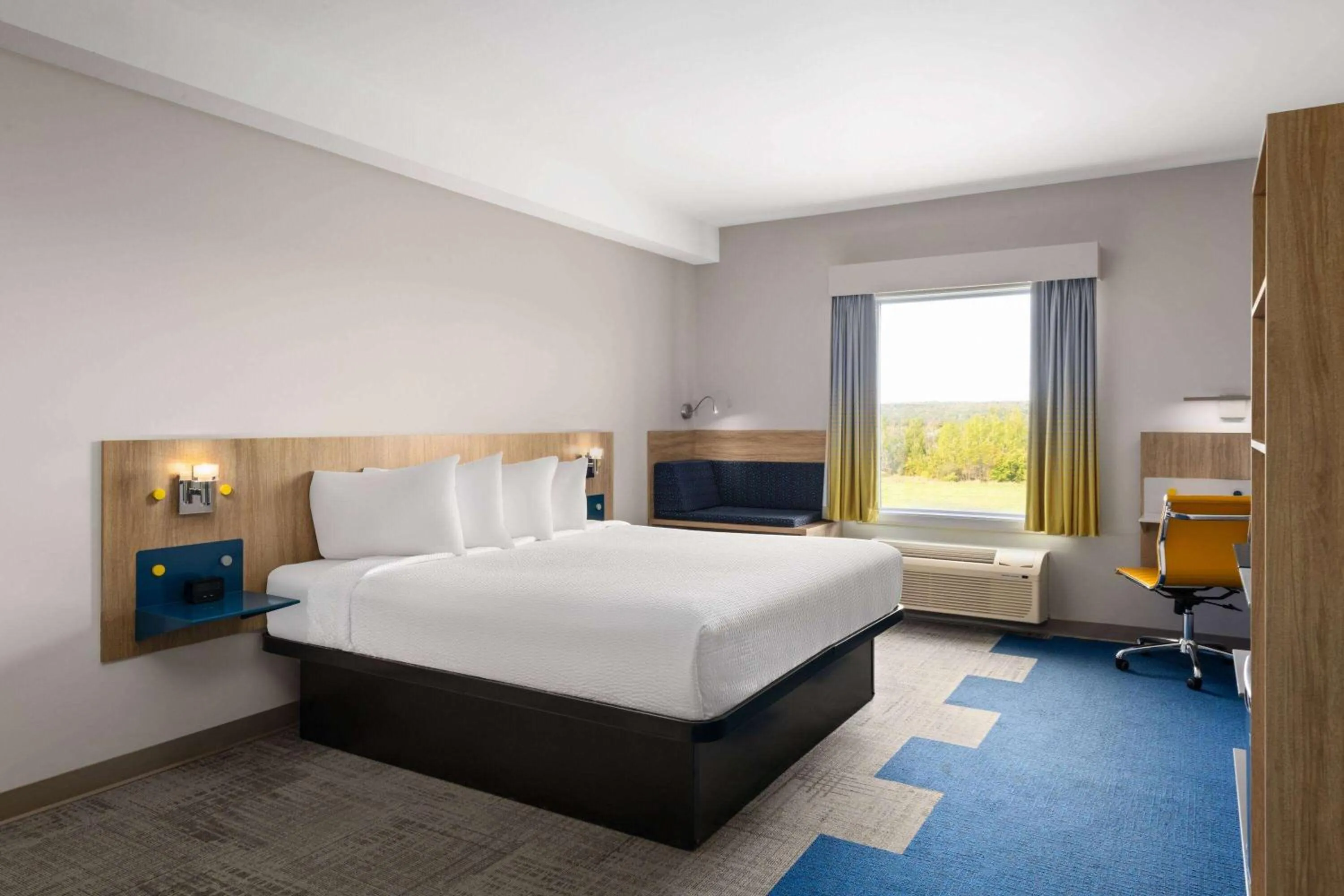 Photo of the whole room, Bed in Microtel Inn & Suites by Wyndham Lachute